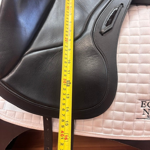 Used Aviar Rook 1.0 Dressage Saddle 18" Medium Wide Tree