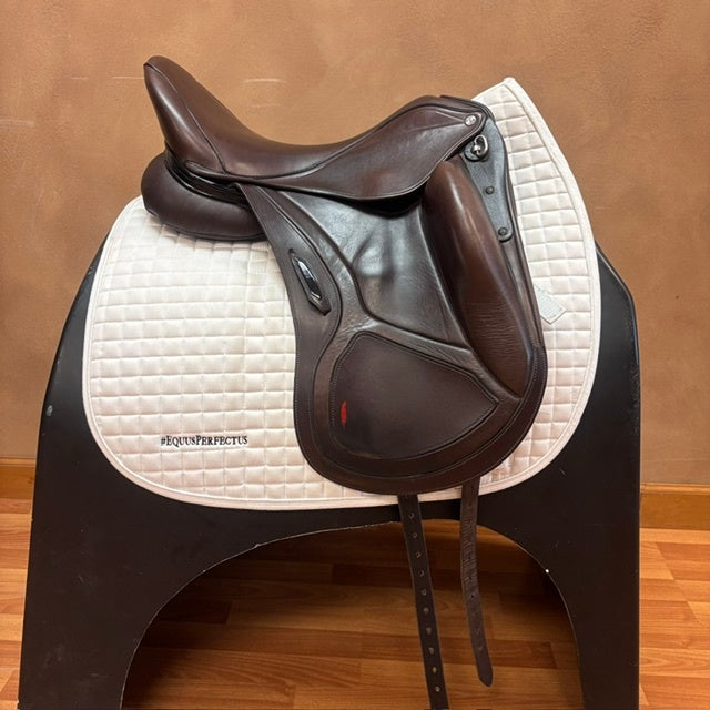 Used Aviar Rook 1.0 Brown Dressage Saddle 18" Wide Tree