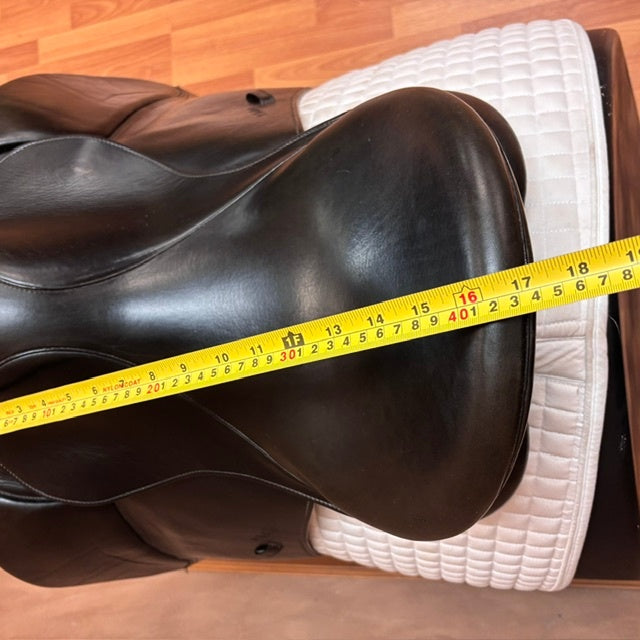 Used M Toulouse Aachen Dressage Saddle 17.5" Medium Tree