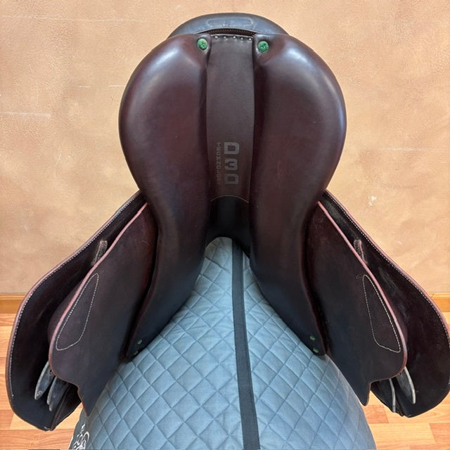 Used Devoucoux Biarritz O Jump Saddle 17.5" Medium/Wide Tree