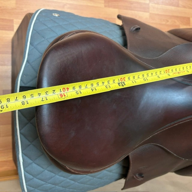 Used Devoucoux Biarritz O Jump Saddle 17.5" Medium/Wide Tree