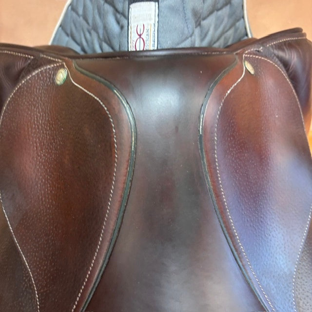 Used Devoucoux Biarritz O Jump Saddle 17.5" Medium/Wide Tree