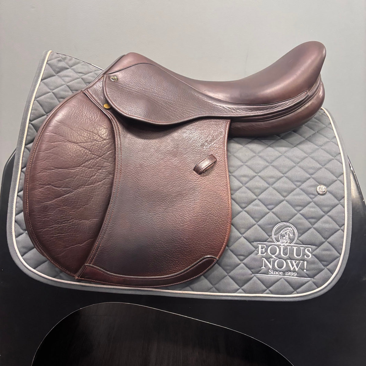 Used M Toulouse Jump Saddle 18" Adjustable Tree