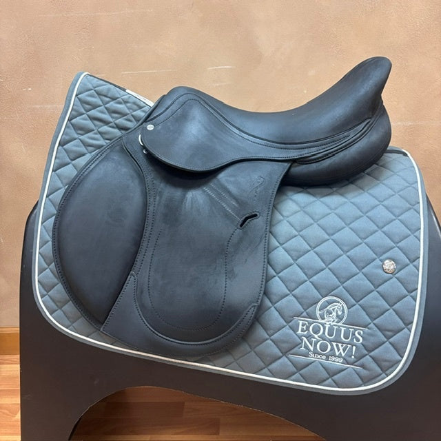 Used Antares Comfort 2 Jump Saddle 17.5" Wide Tree