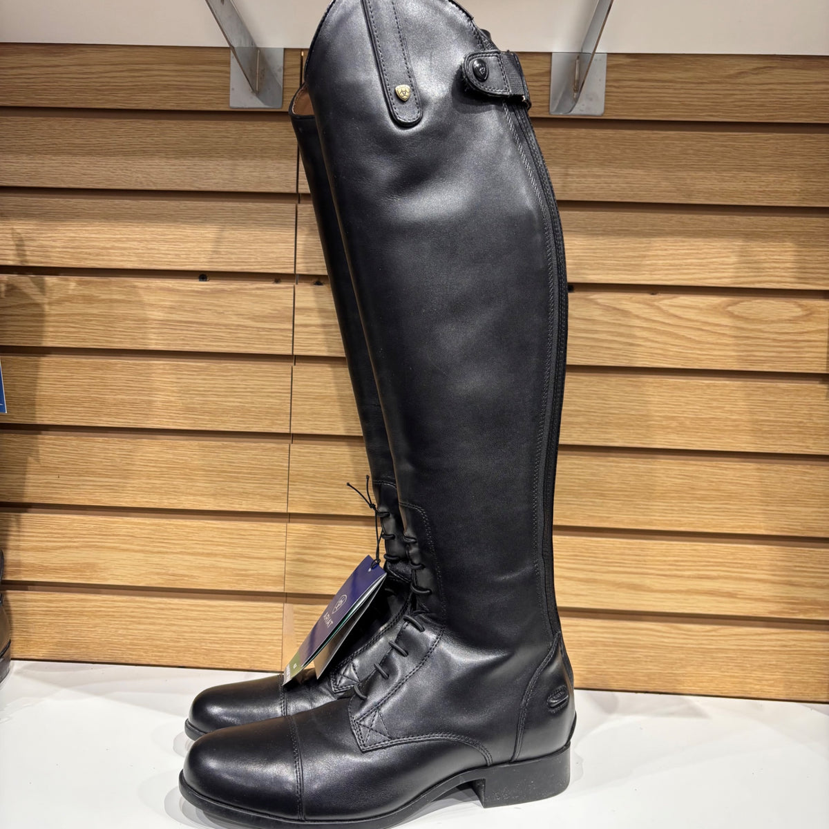 Used 8.5 Reg/Med Black Ariat Heritage Contour II Field Boot
