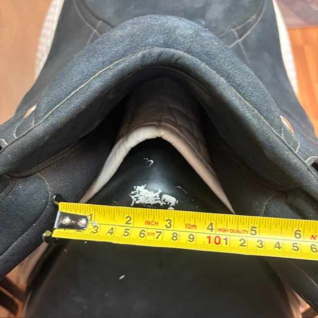 Used Winteclite Wide D Lux All Purpose Saddle 18" Wide/Adj Tree