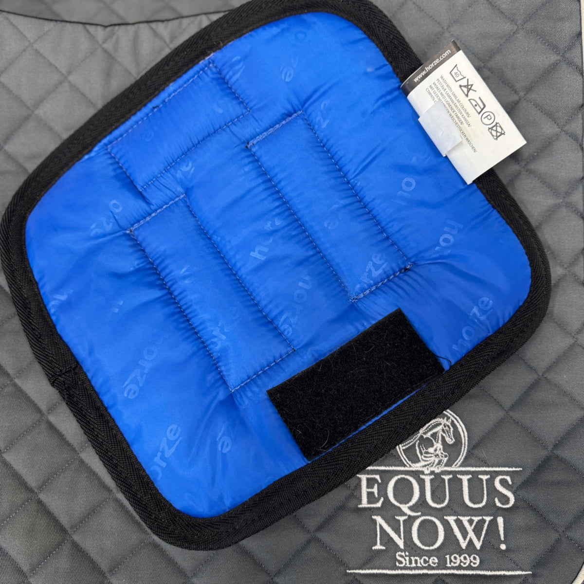 Used Full Black/Blue Horze Avalanche Blanket Chest Extender