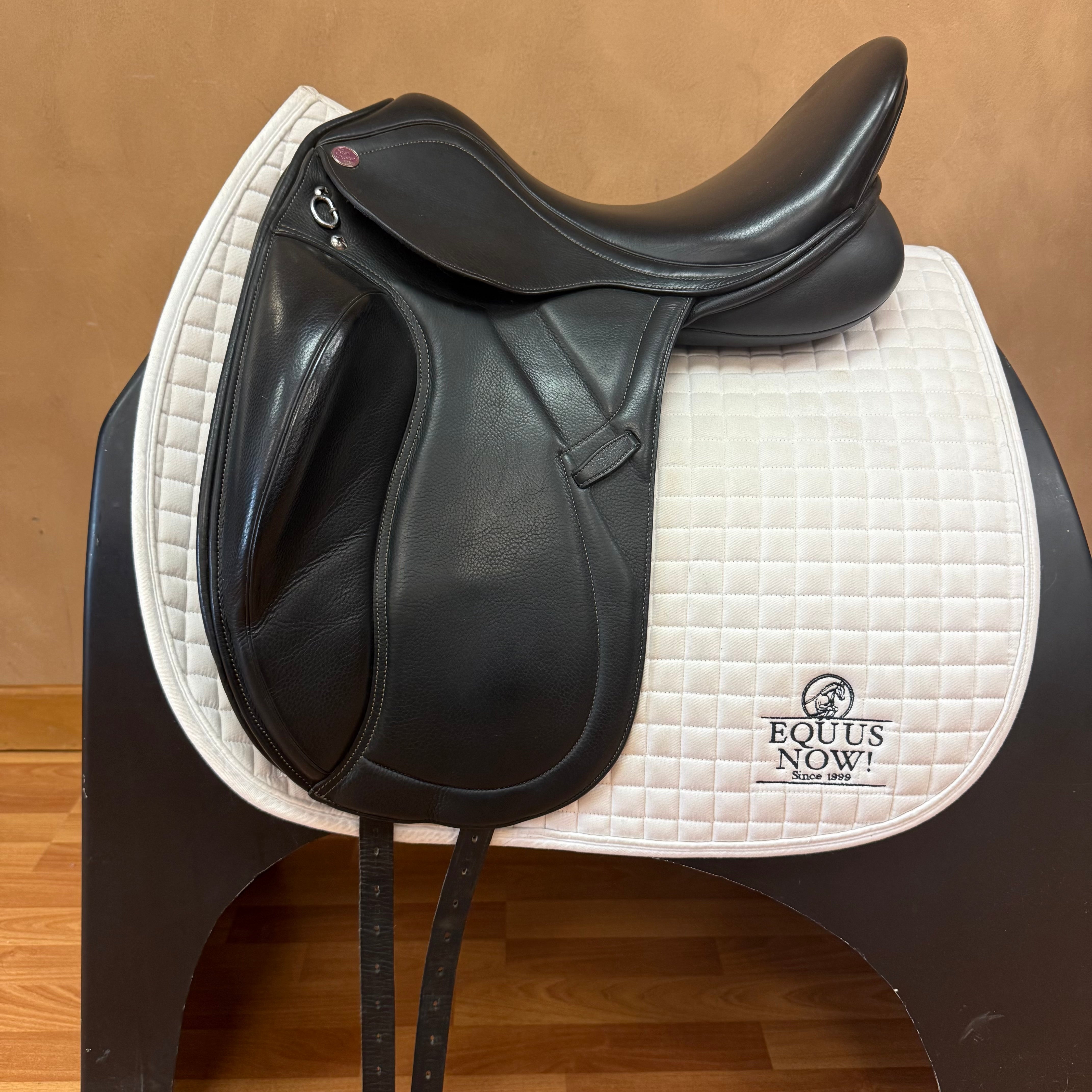 Used PDS Carl Hester Escapado Dressage Saddle 17.5" Extra Wide Tree