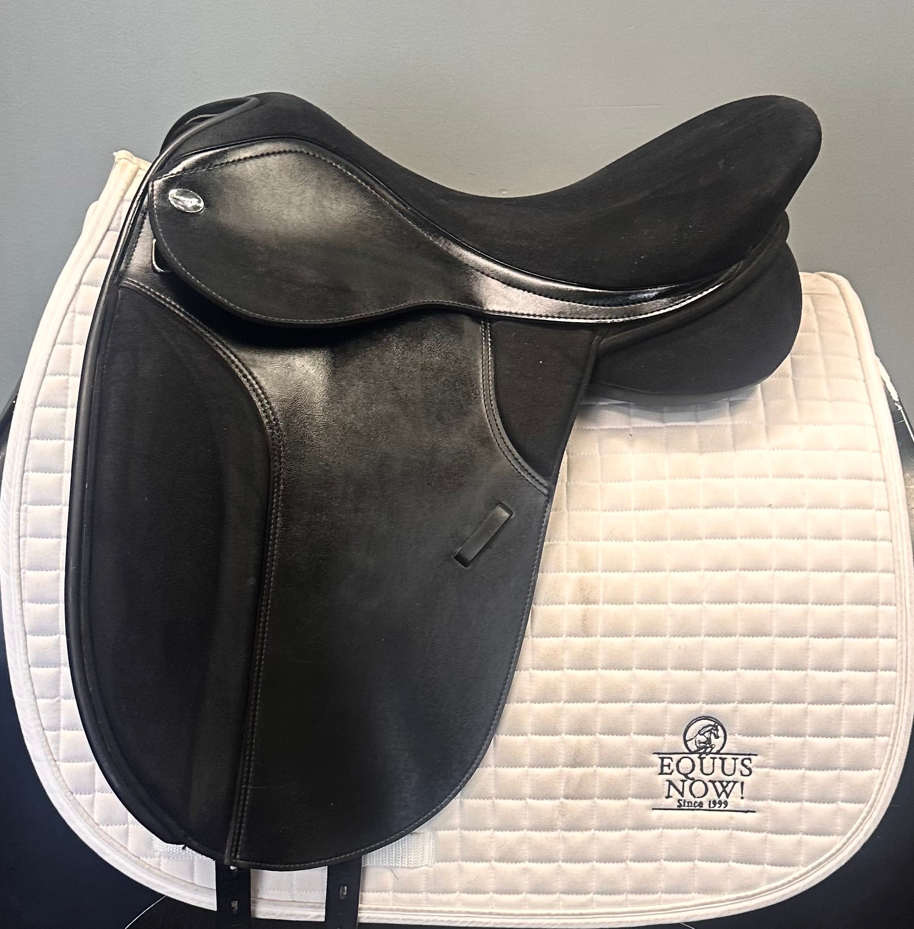 Used Wintec Thorowgood Dressage Saddle 17.5" Medium Wide Tree