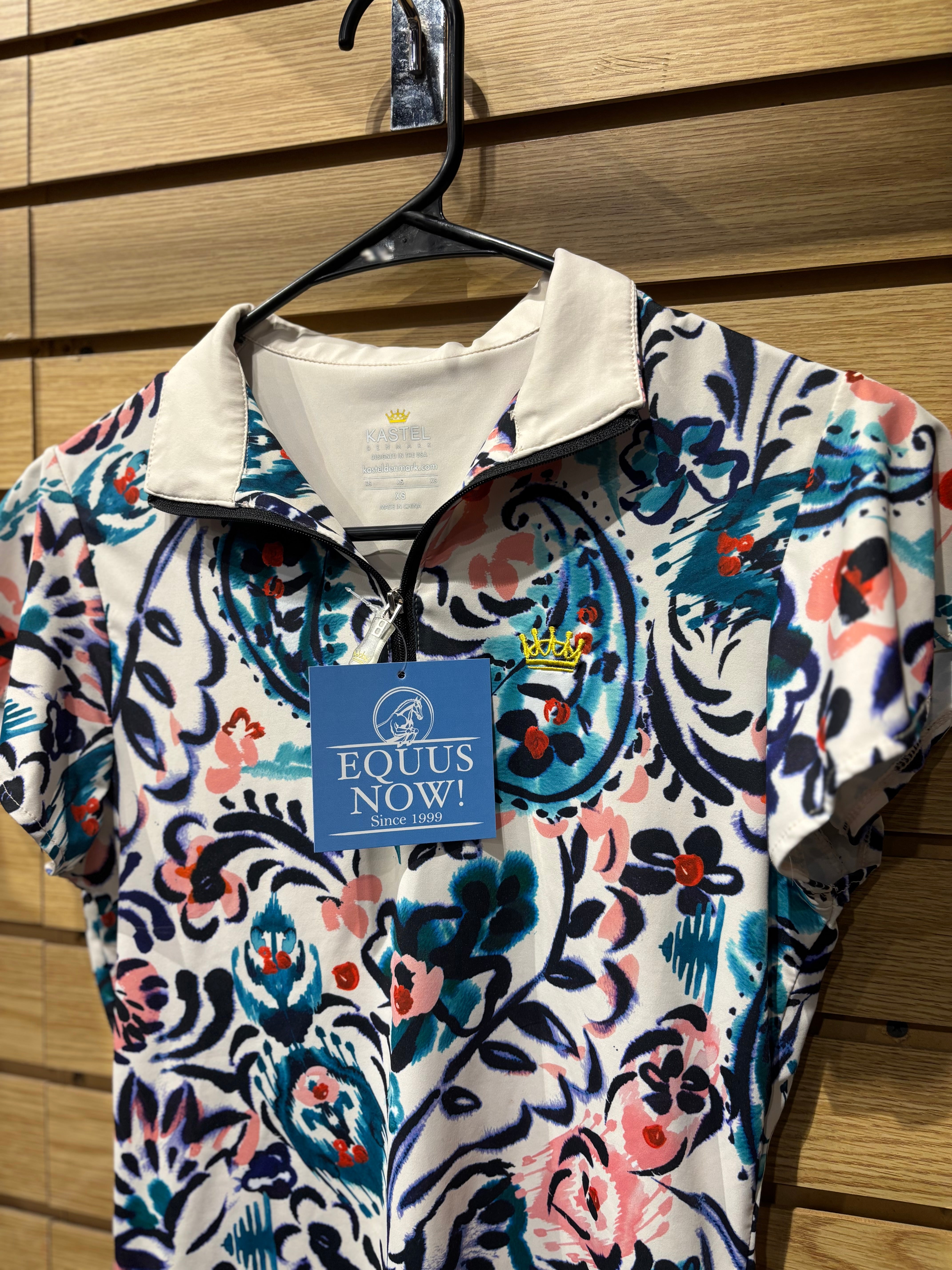 Used XS Kastel Denmark Multi Color Short Sleeve Sun Shirt