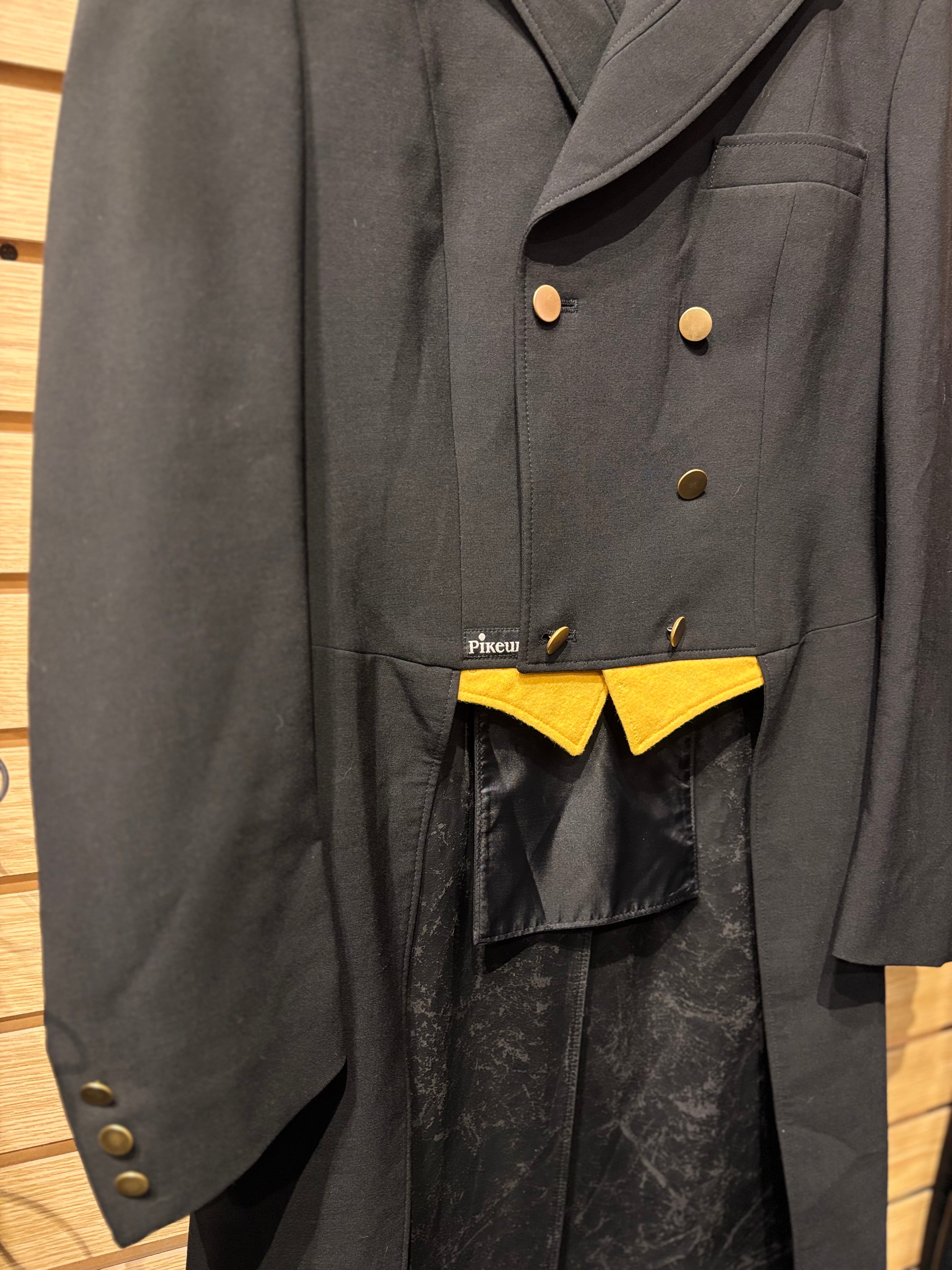 Used Pikeur 12L Black/Gold Shadbelly