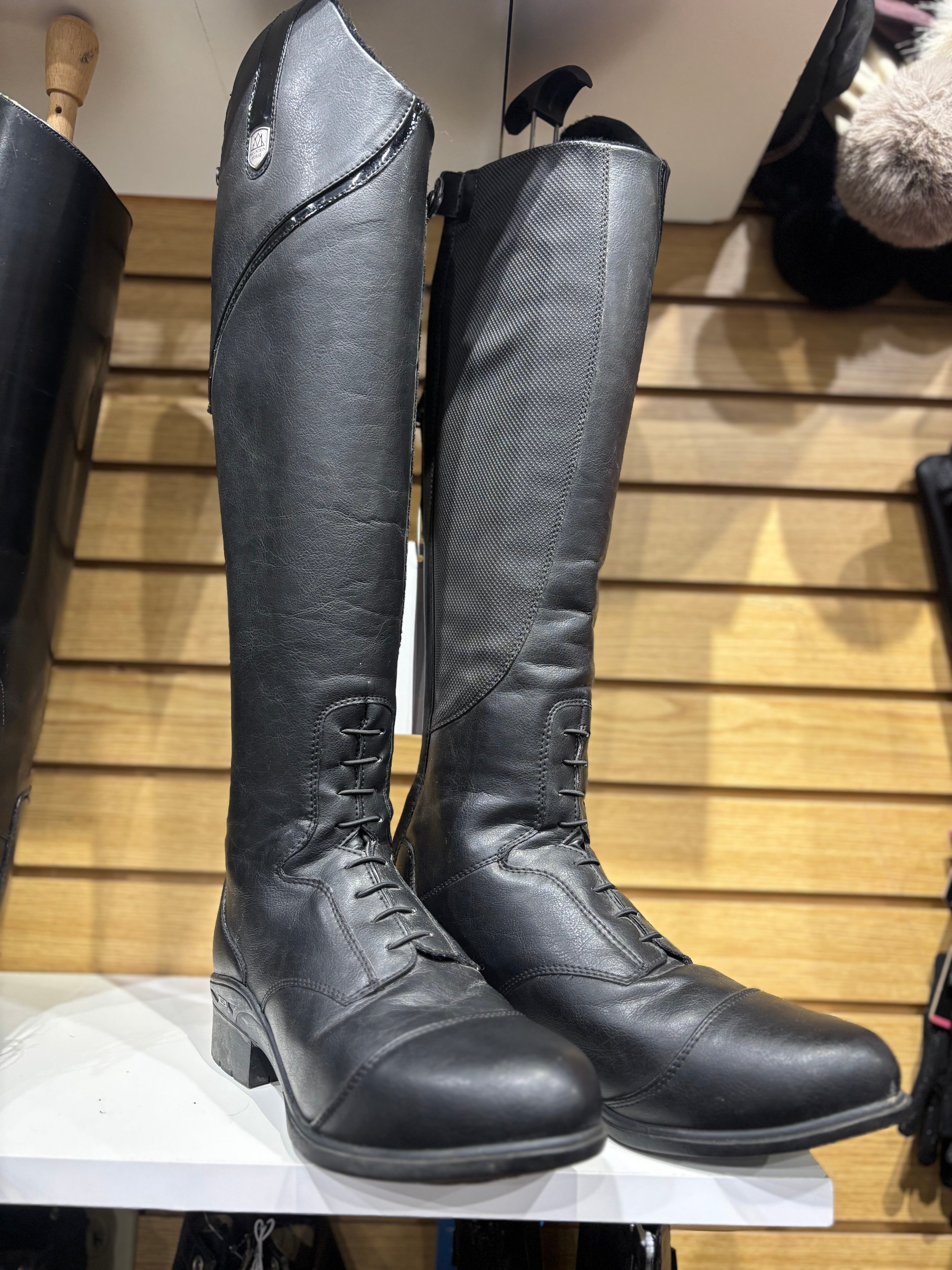 Used 9 Mountain Horse Boots