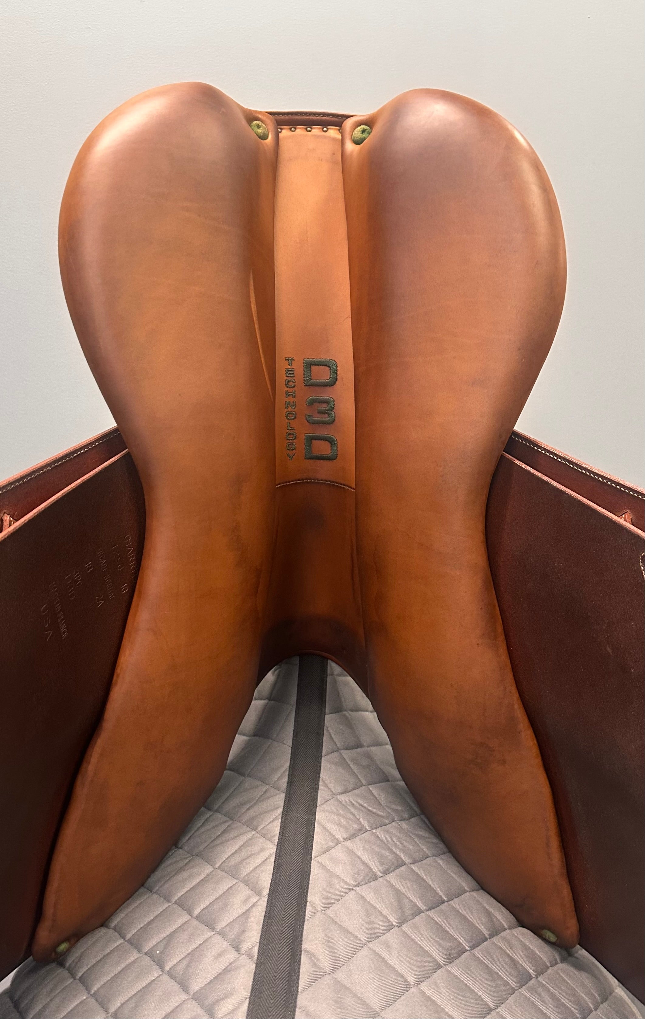 Used Devoucoux Jump Saddle 18" Medium Tree