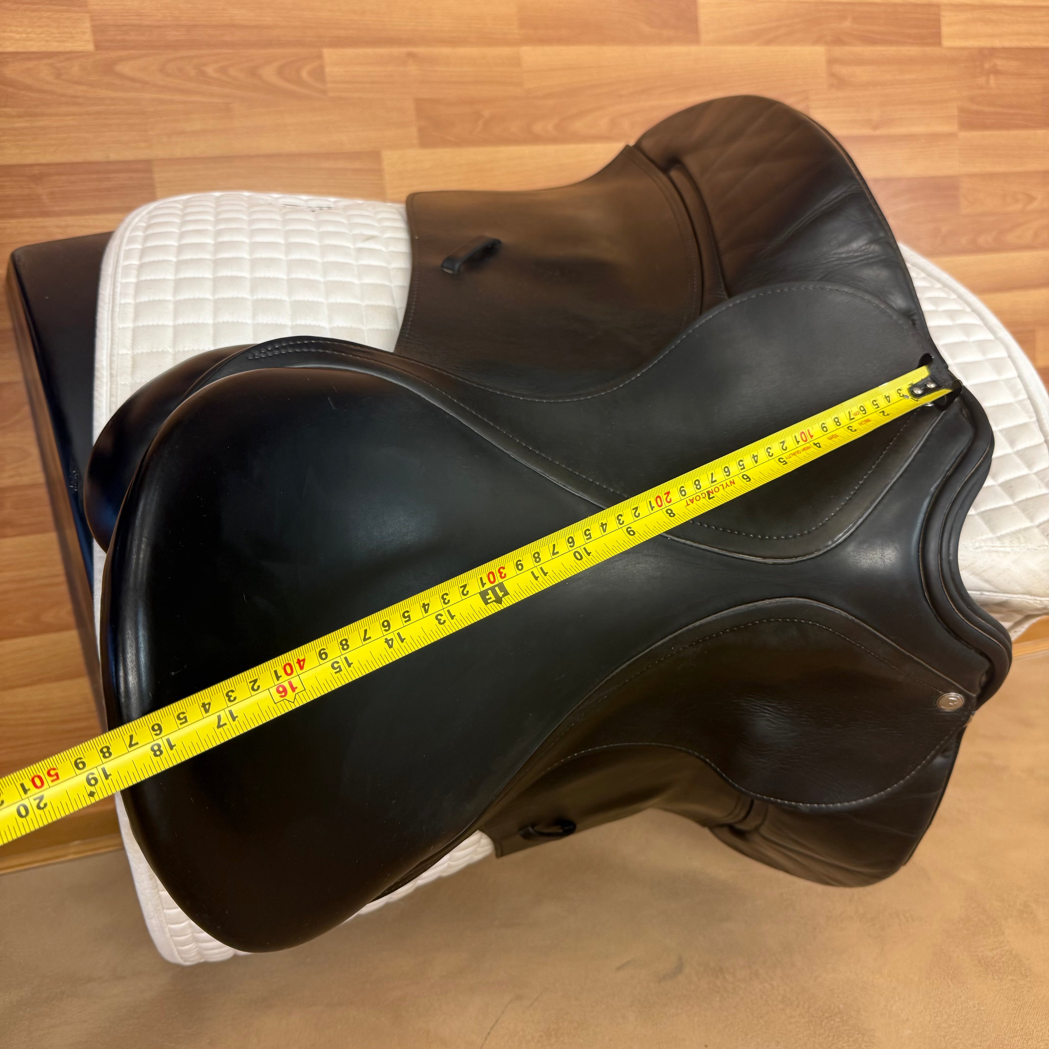 Used Borne Flexion 360 Dressage Saddle 18" Medium Wide