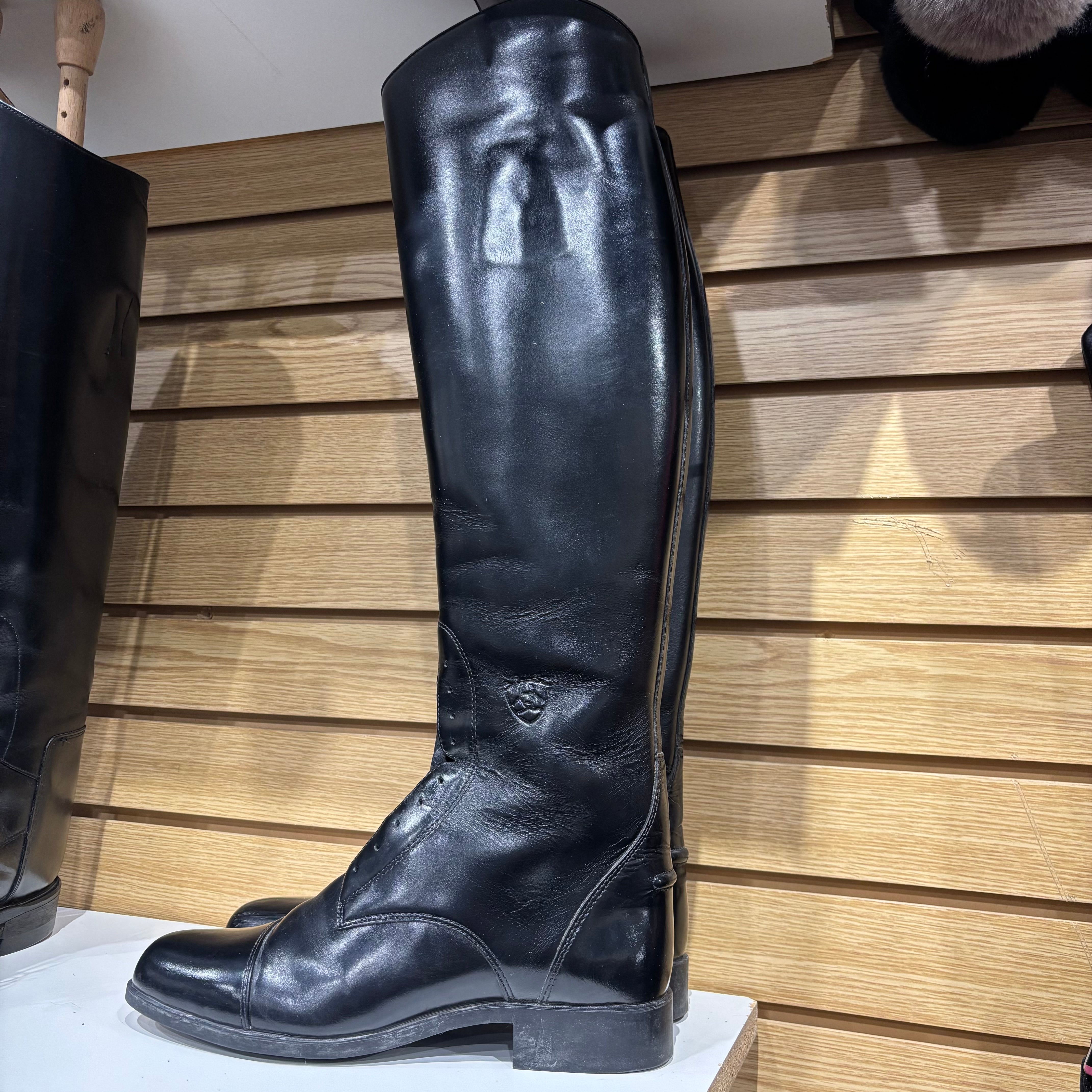 Used 9 Tall/Wide Ariat Tall Field Boot