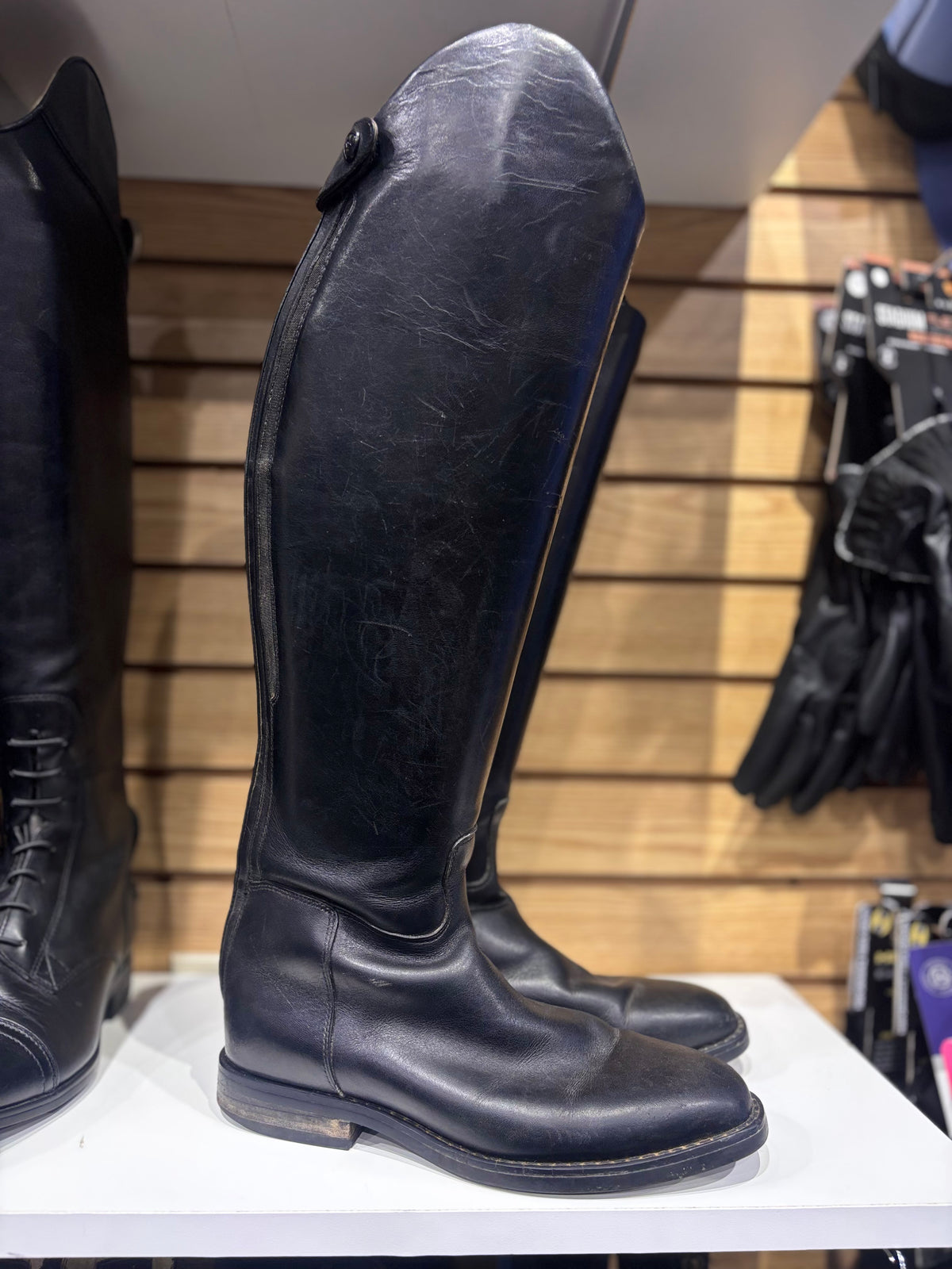 Used 8 Medium Full Ariat Dressage Boot