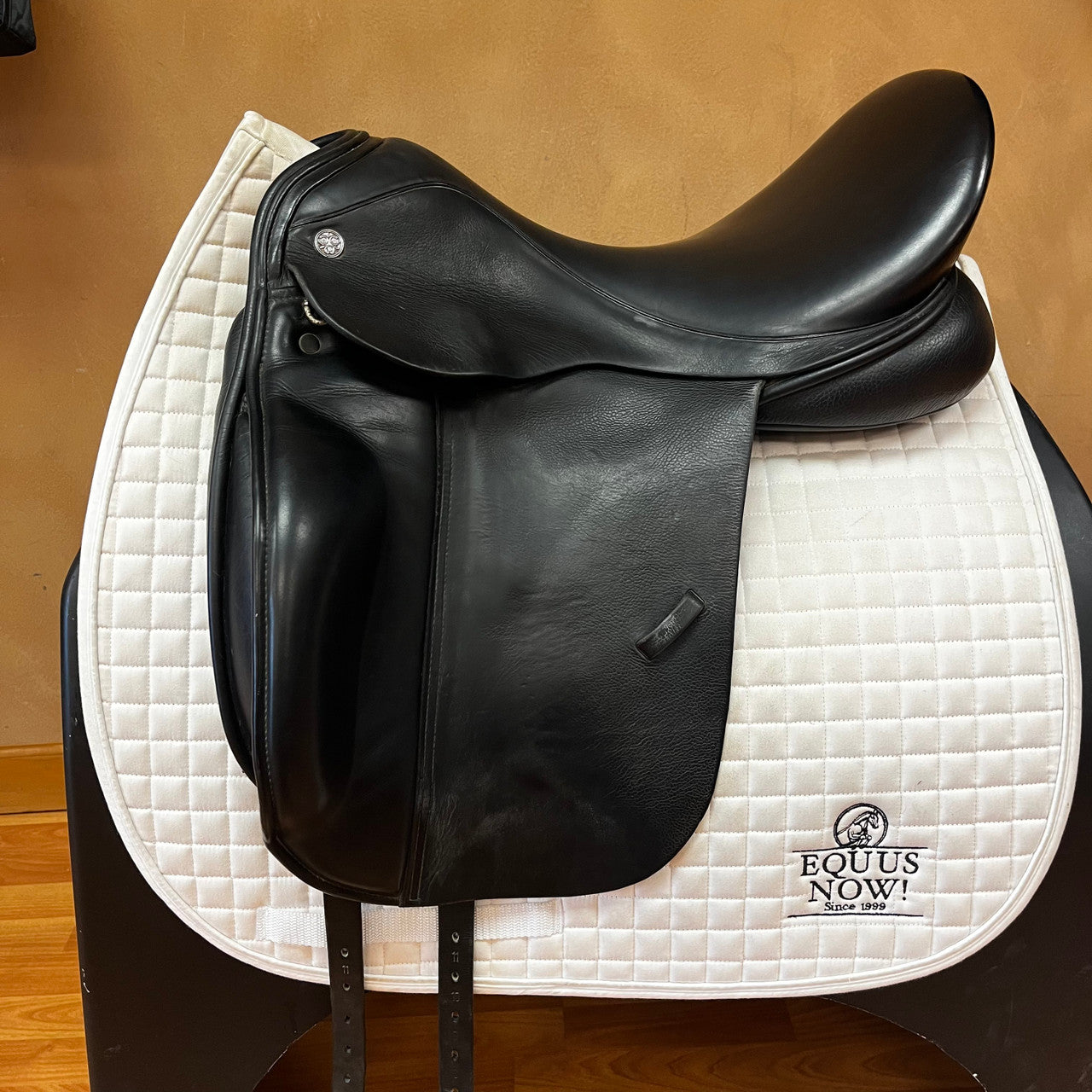 Used Trilogy Debbie McDonald Dressage Saddle 18.5" Medium Wide - sku to order - 5003786