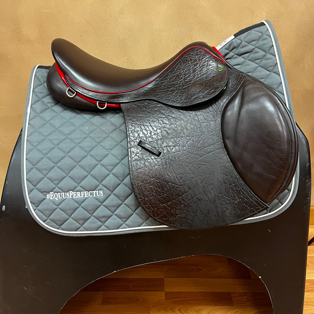 Used County Solution Jump Saddle 17.5" Medium Tree    2 - sku to order - 9000330