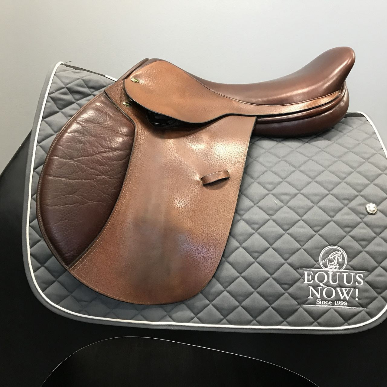 Used Beval The Natural Jump Saddle 17" Medium Tree - sku to order - 4002834