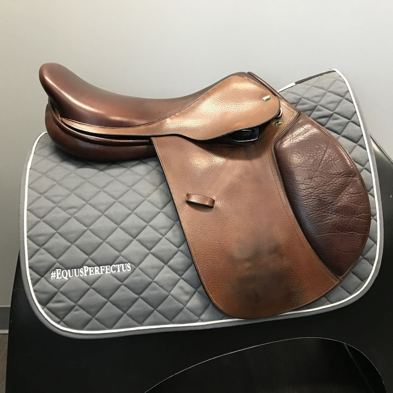 Used Beval The Natural Jump Saddle 17" Medium Tree - sku to order - 4002834