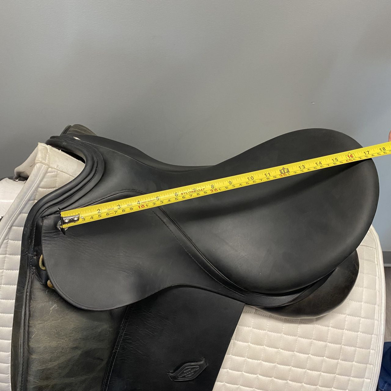 Used HDR Dressage Saddle Sz 17 Med Tree - sku to order - 4002917