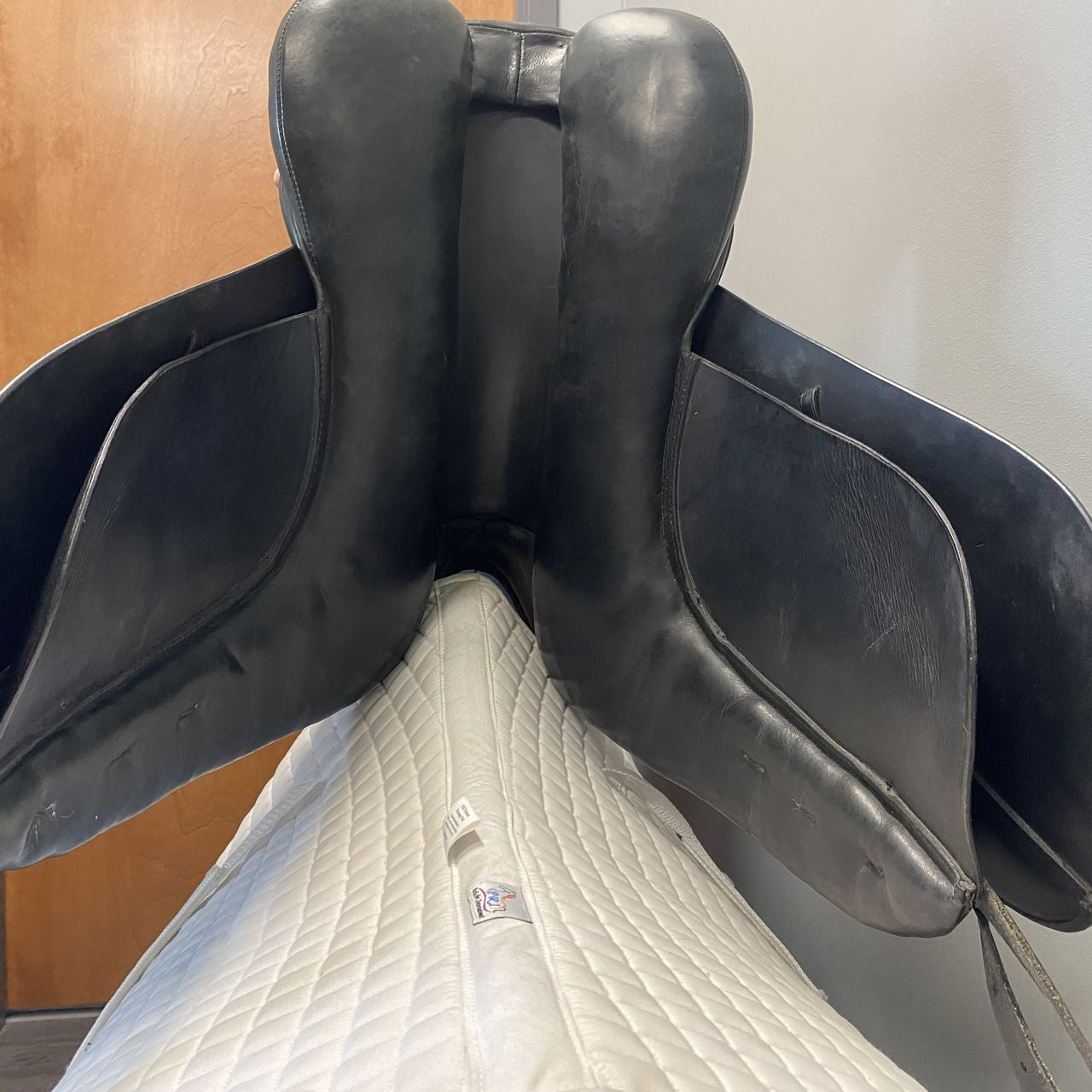 Used HDR Dressage Saddle Sz 17 Med Tree - sku to order - 4002917