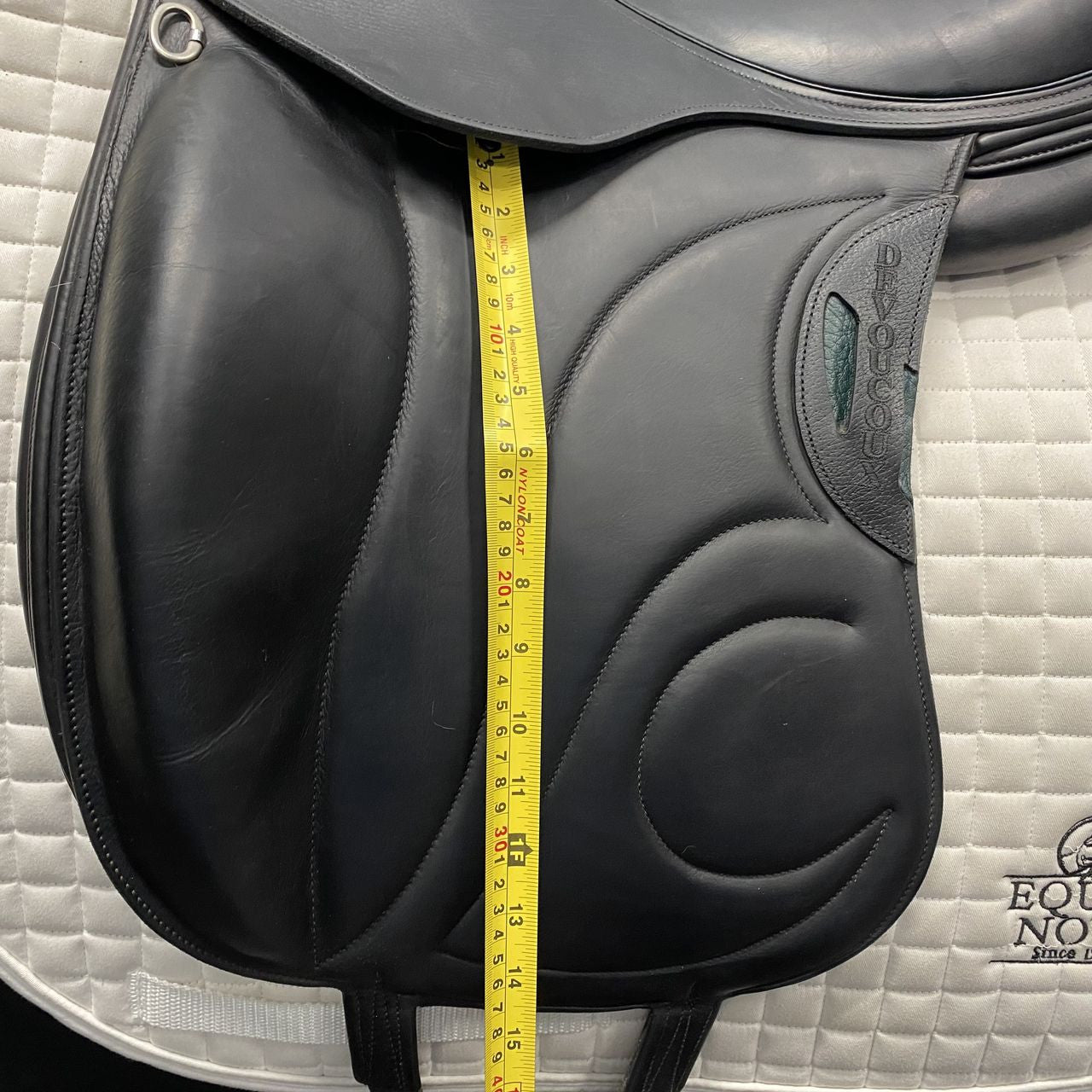 Used Devoucoux Loreak Dressage Saddle 18" Medium Wide Tree - sku to order - 4002919