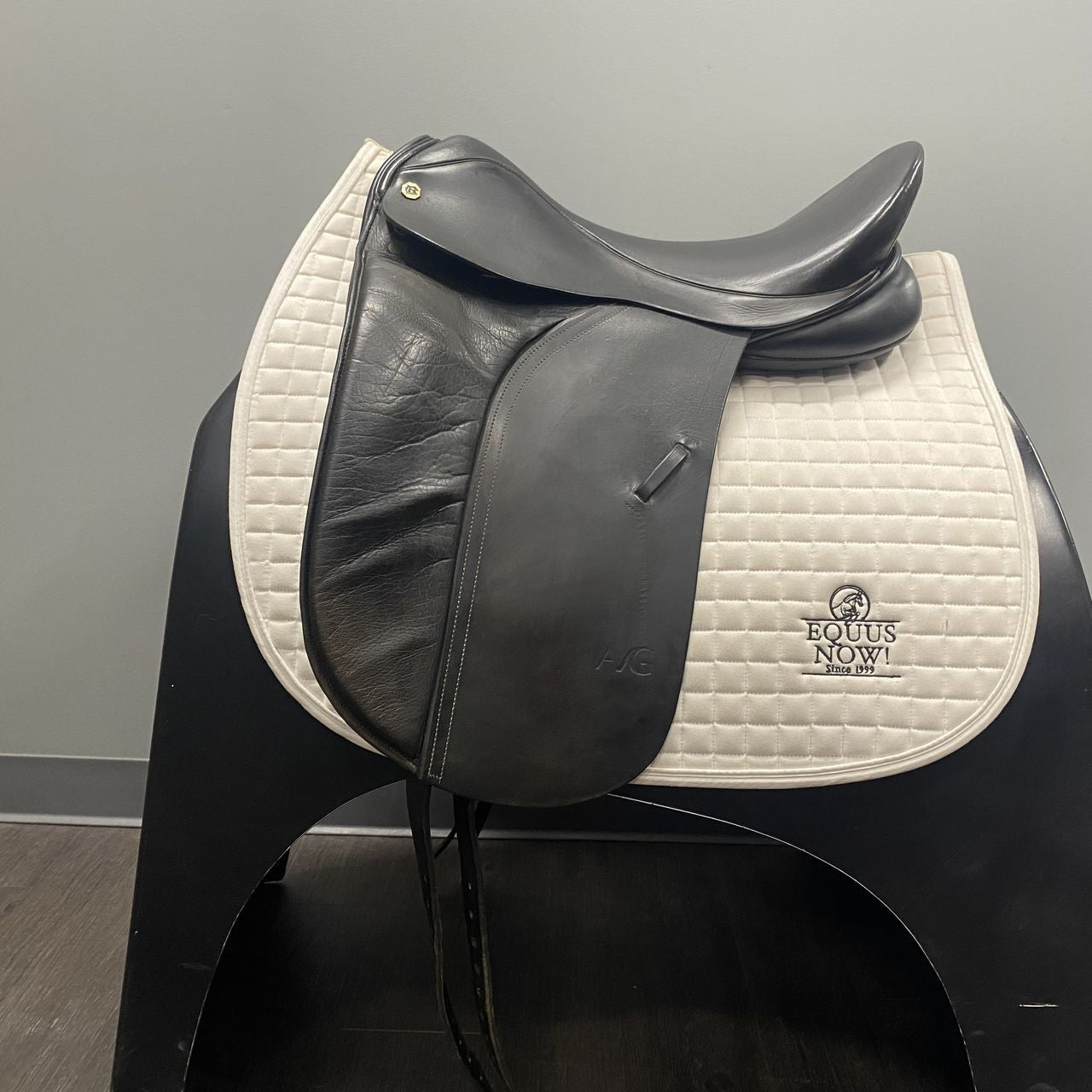 Used Barnsby AVG Dressage Saddle 18" Medium Wide Tree - sku to order - 4002926