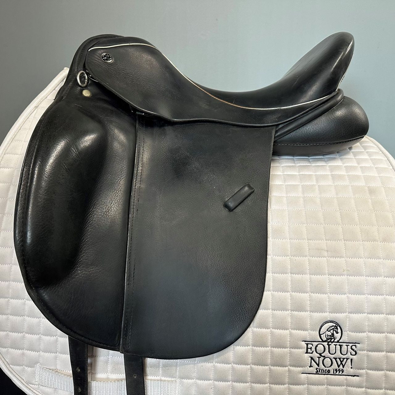 Used Trilogy Amadeo Dressage Saddle 17.5" Medium Tree - sku to order - 4002952