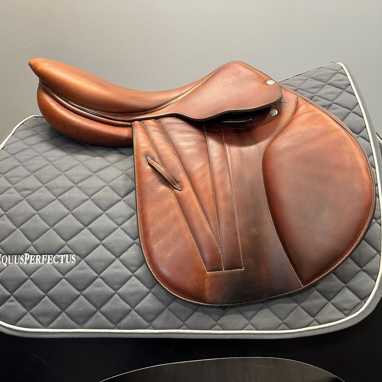 Used Butet Saumur Jump Saddle 17.5" Medium Tree - sku to order - 4002961