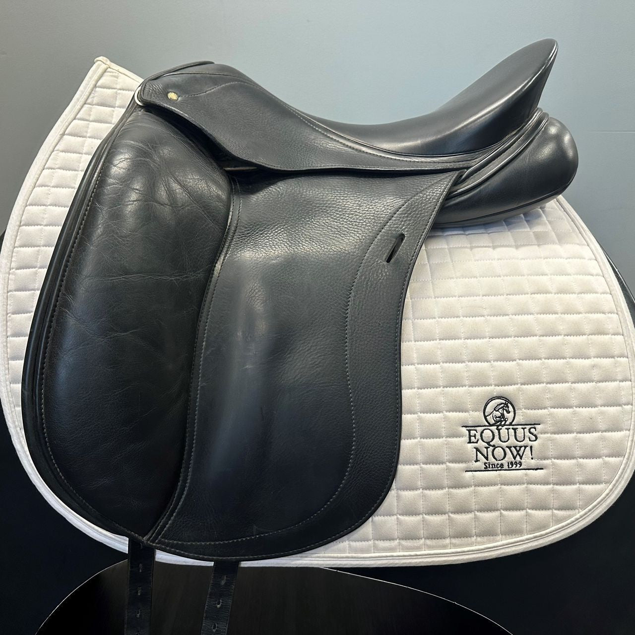 Used Schleese JES Ride Dressage Saddle 18" Medium Wide Tree - sku to order - 4002963