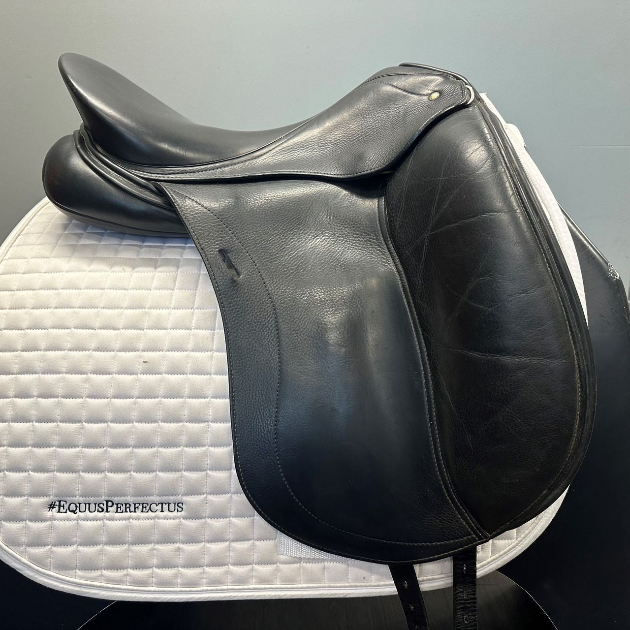 Used Schleese JES Ride Dressage Saddle 18" Medium Wide Tree - sku to order - 4002963