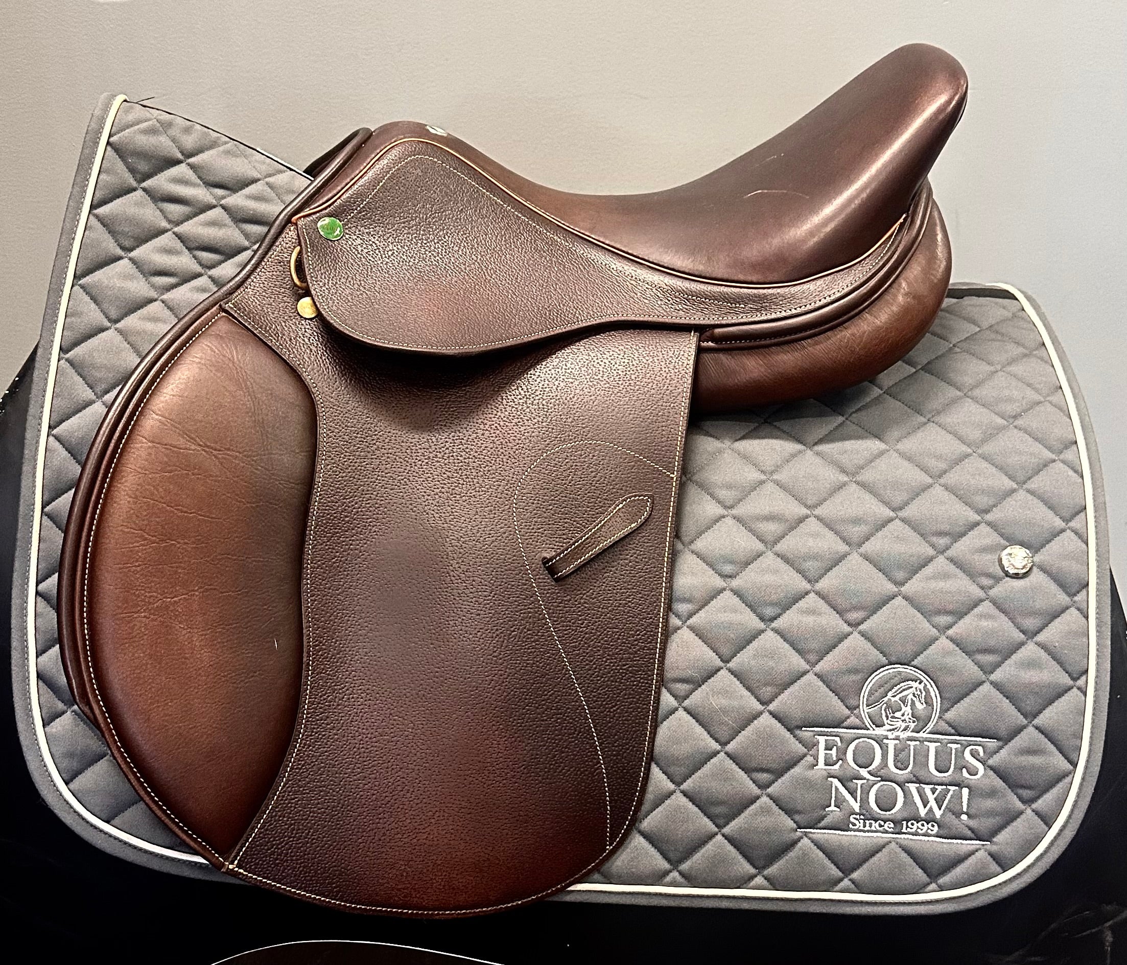 Used HDR Jump Saddle 16.5" Medium Adjustable Tree