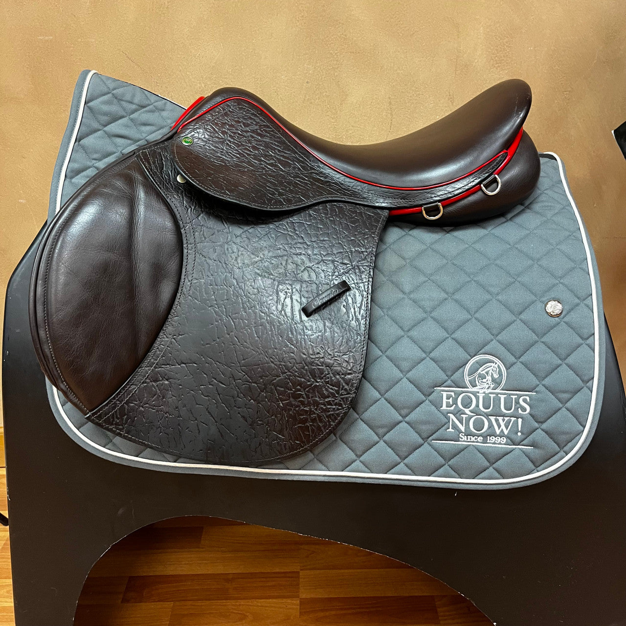 Used County Solution Jump Saddle 17.5" Medium Tree    2 - sku to order - 9000330