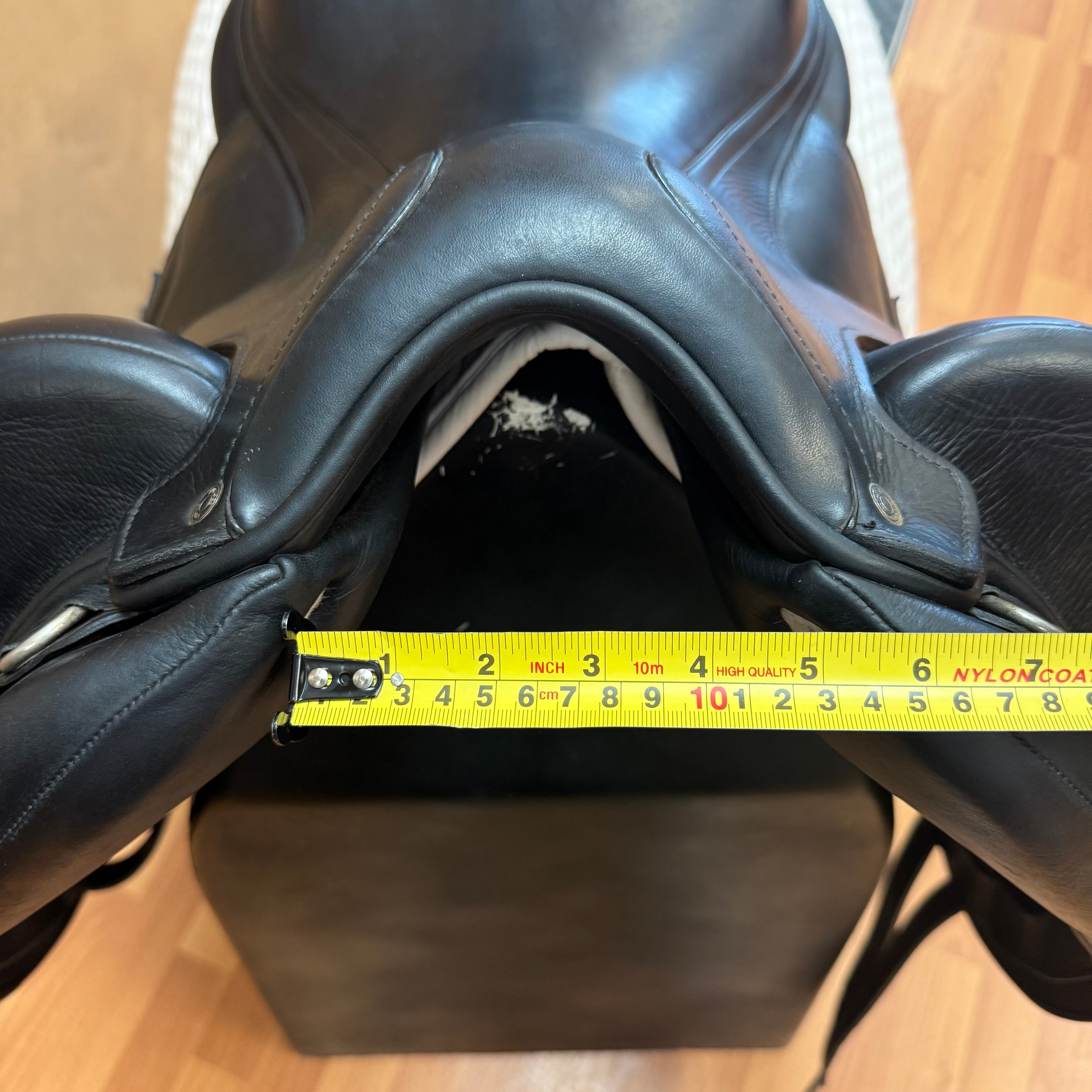 Used Antares Tempo Dressage Saddle 18" Medium Wide Tree