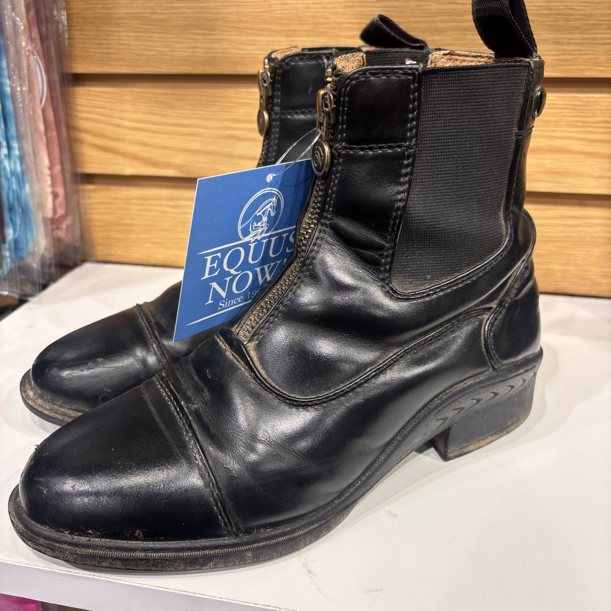 Used 6.5 Black Ovation Paddock Boots