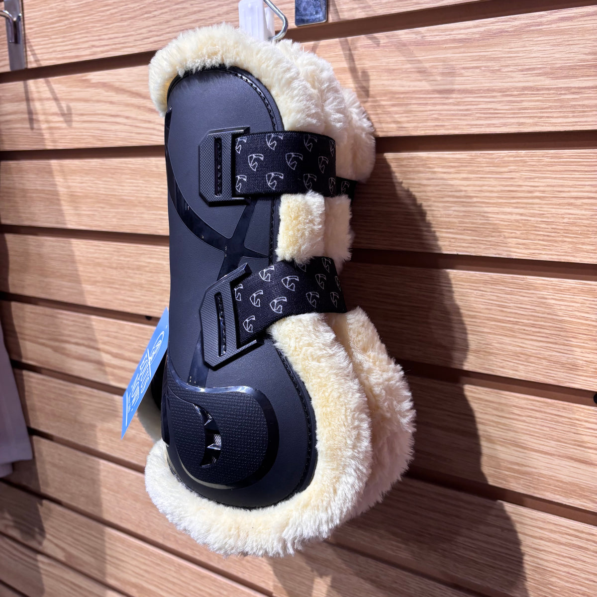 Used Full Black Arma Carbon Impact Supafleece Tendon Boots