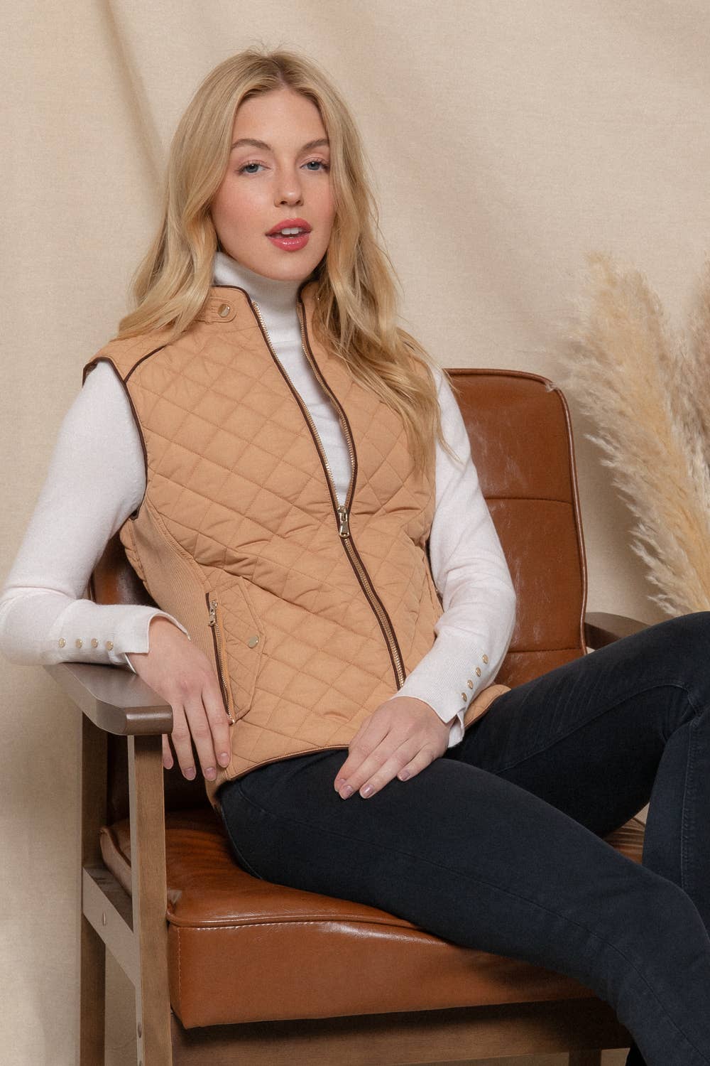 Quilted Padding Vest w/ Suede Piping
