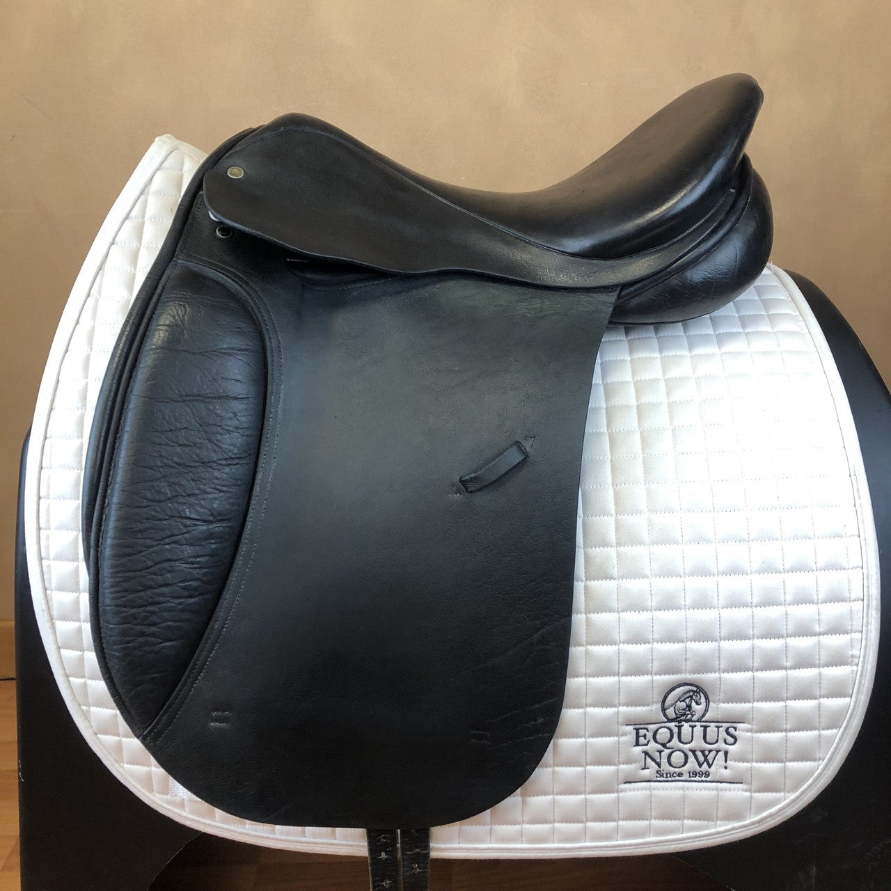 Used Smith Worthington Danzig Dressage Saddle 18" Extra Wide Tree - sku to order - 5003656