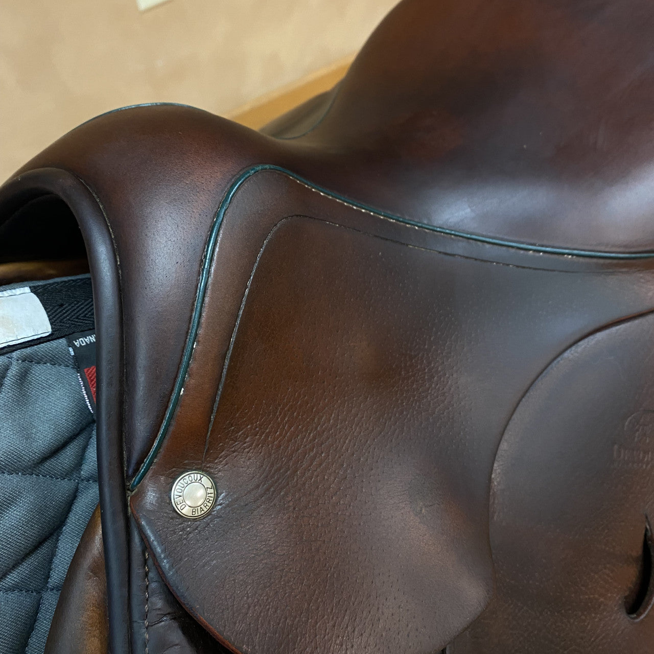 Used Devoucoux Haurra 2 CC Jump Saddle 16.5" Medium Tree - sku to order - 5003822