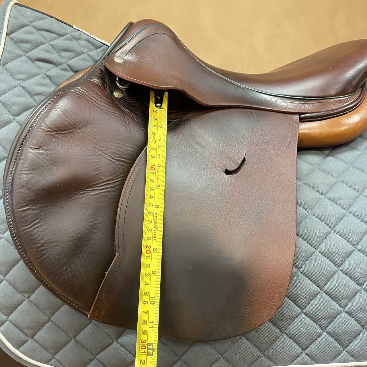 Used Devoucoux Haurra 2 CC Jump Saddle 16.5" Medium Tree - sku to order - 5003822