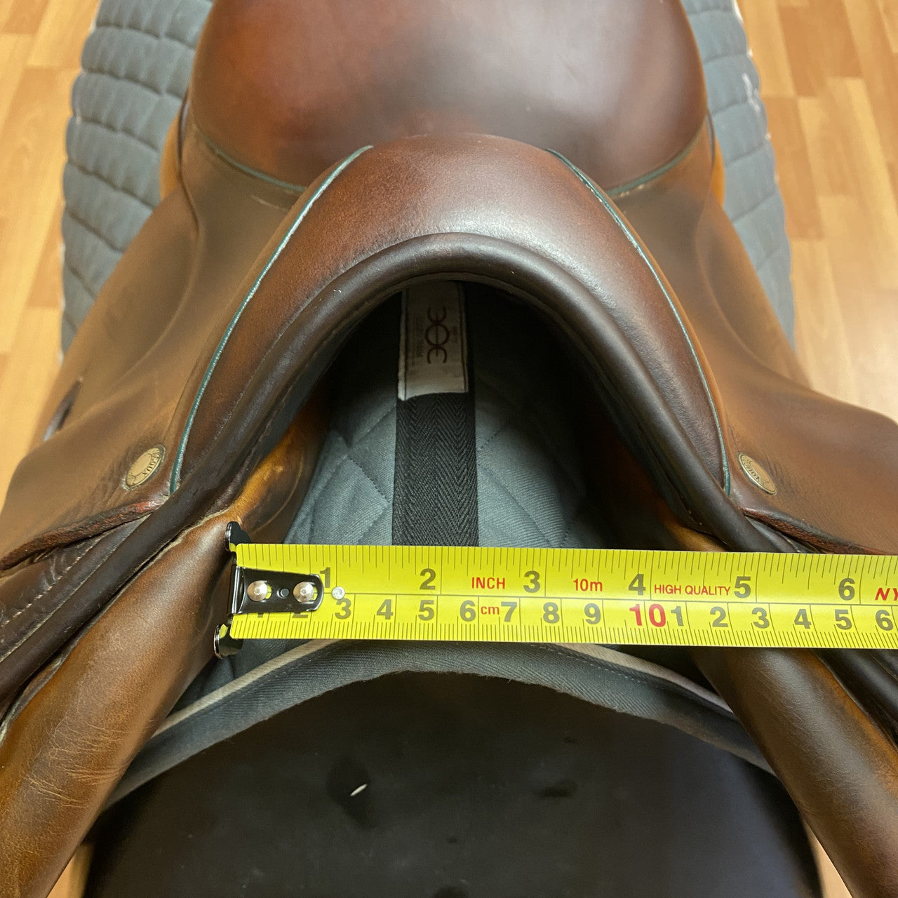 Used Devoucoux Haurra 2 CC Jump Saddle 16.5" Medium Tree - sku to order - 5003822