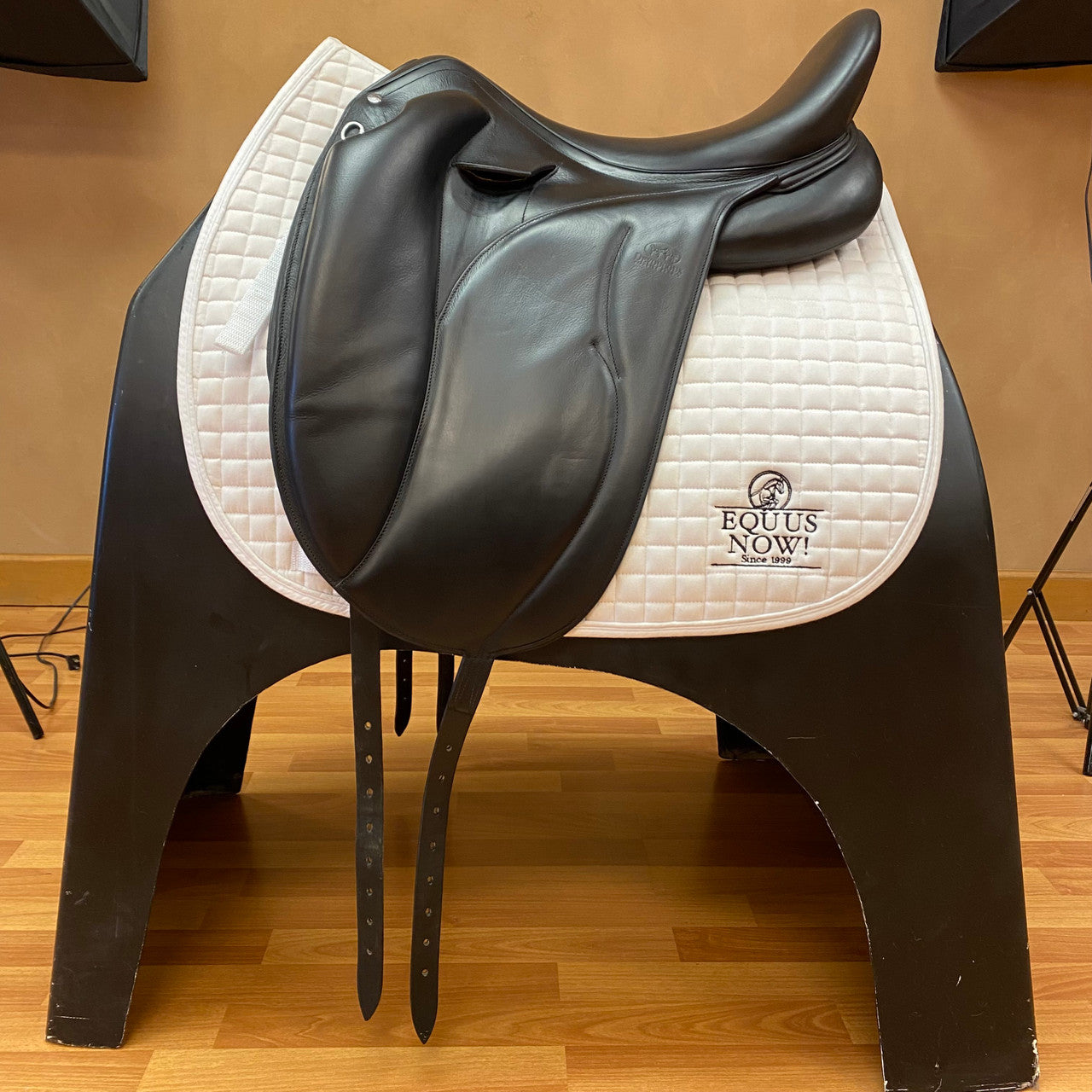 Used Devoucoux Makila Lab Dressage Saddle 18.5" Medium Tree - sku to order - 5003824