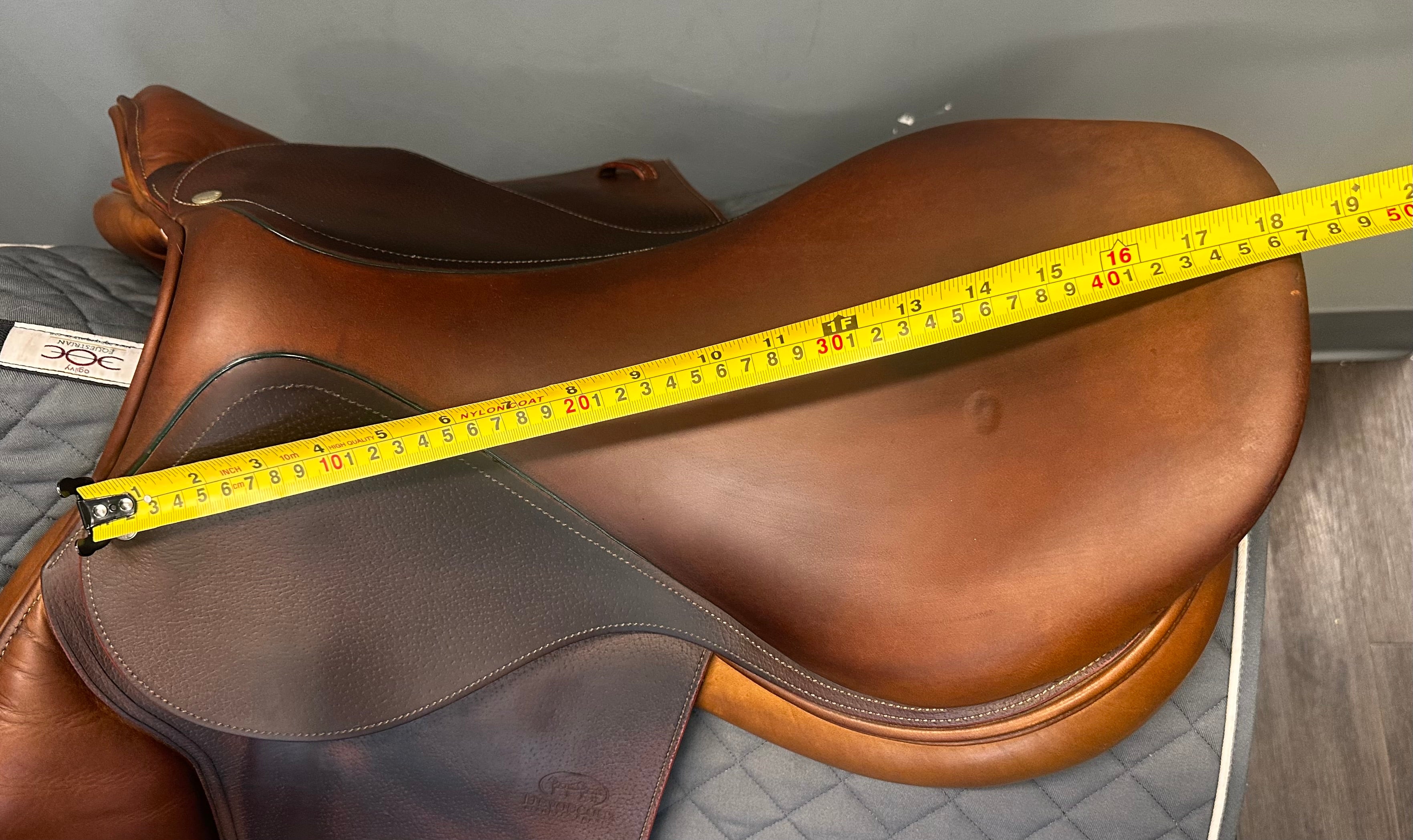 Used Devoucoux Jump Saddle 18" Medium Tree