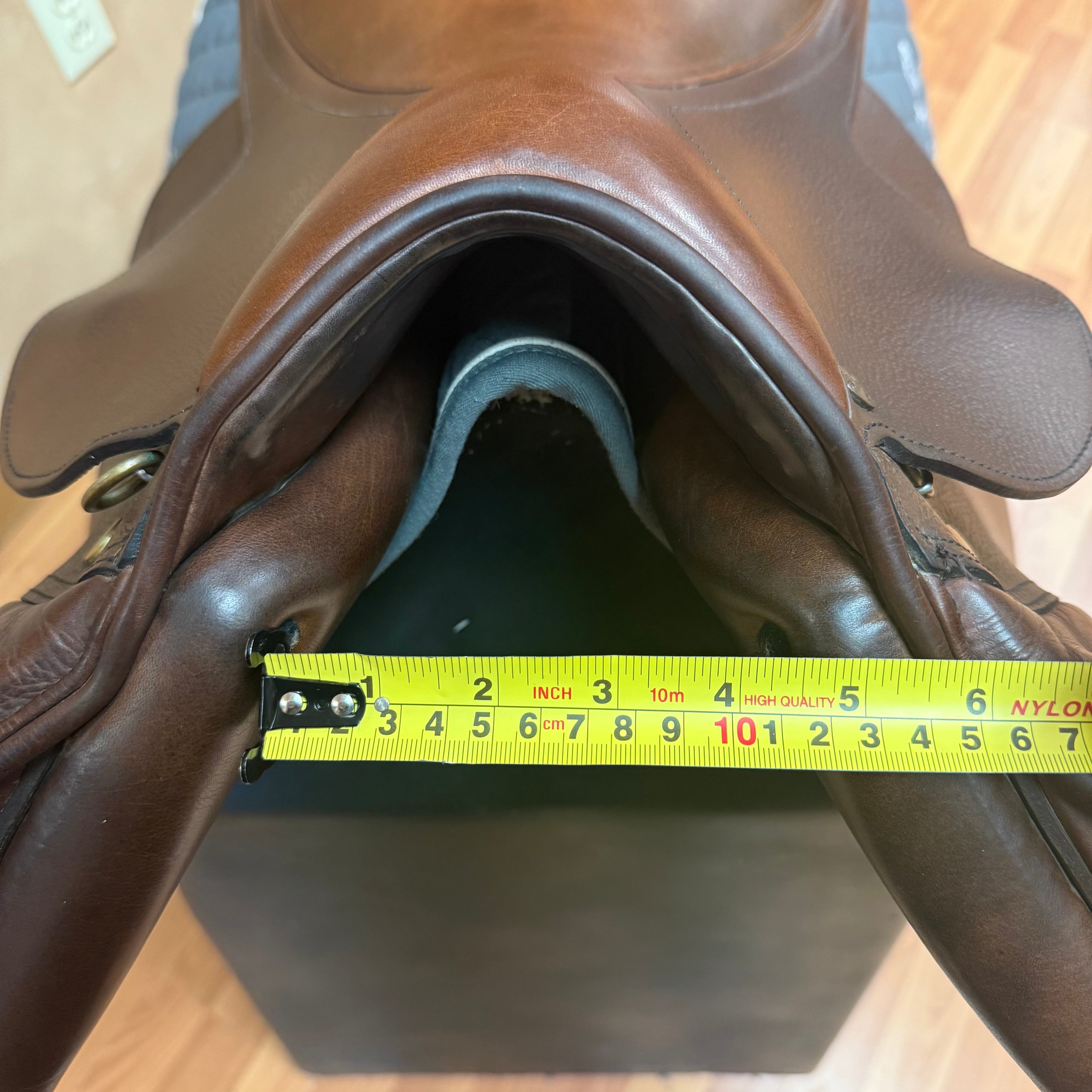 Used Beval Gladstone Jump Saddle 17" Medium Tree