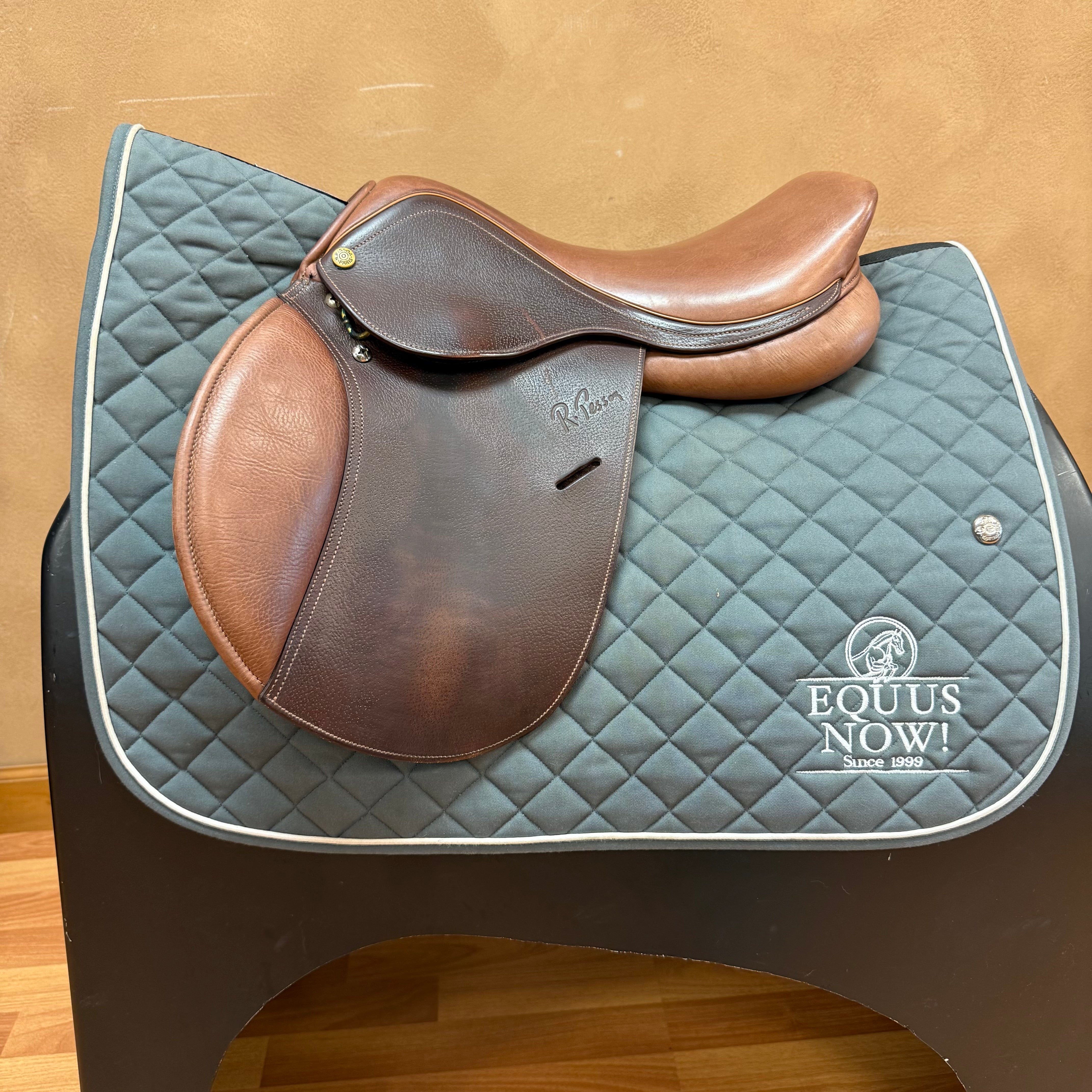 Used Pessoa Jump Saddle 15.5" Medium/Adjustable Tree