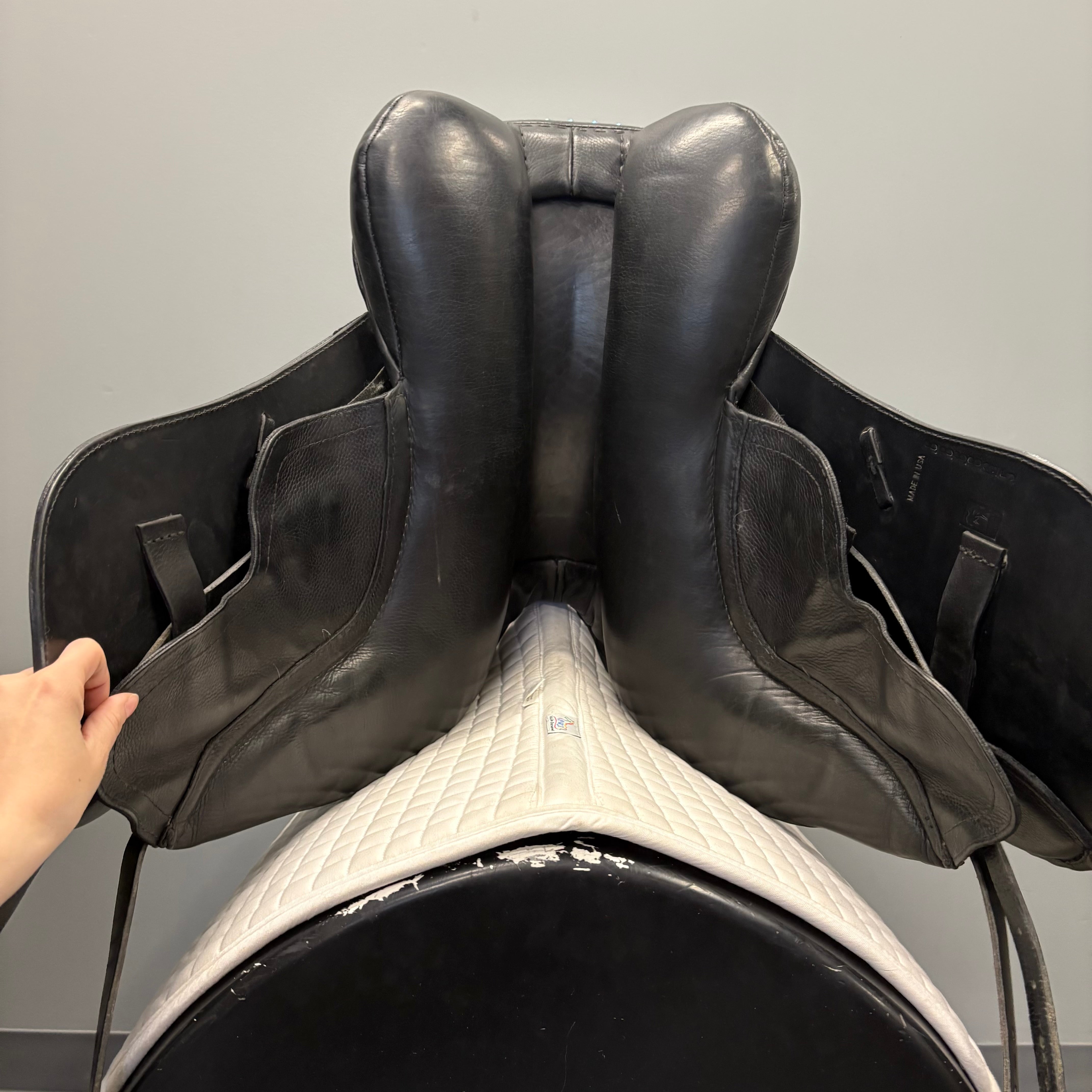 Used JRD Dressage Saddle 18" Medium Wide Tree