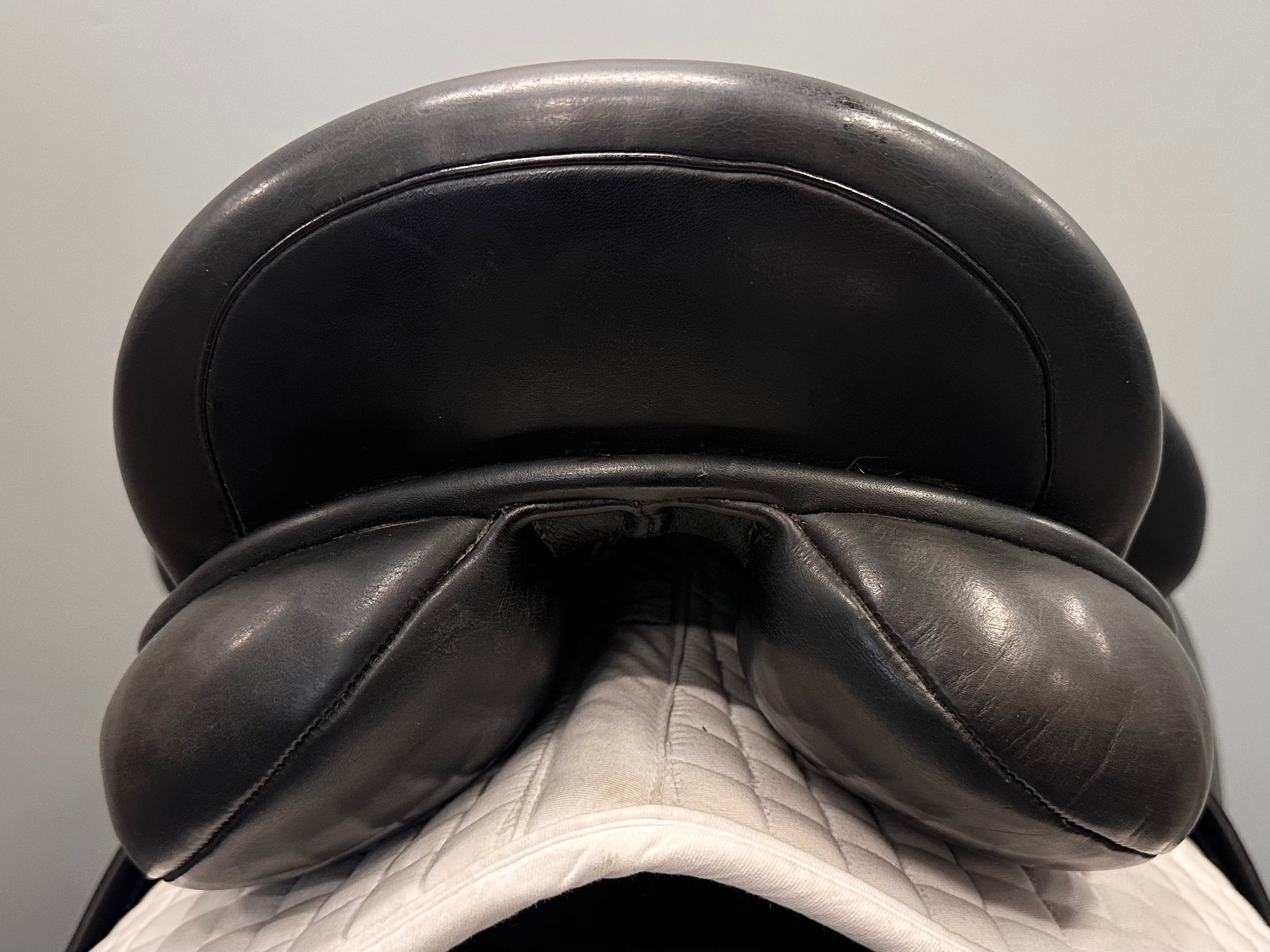 Used Custom Wolfgang Solo Dressage Saddle 18" Wide Tree