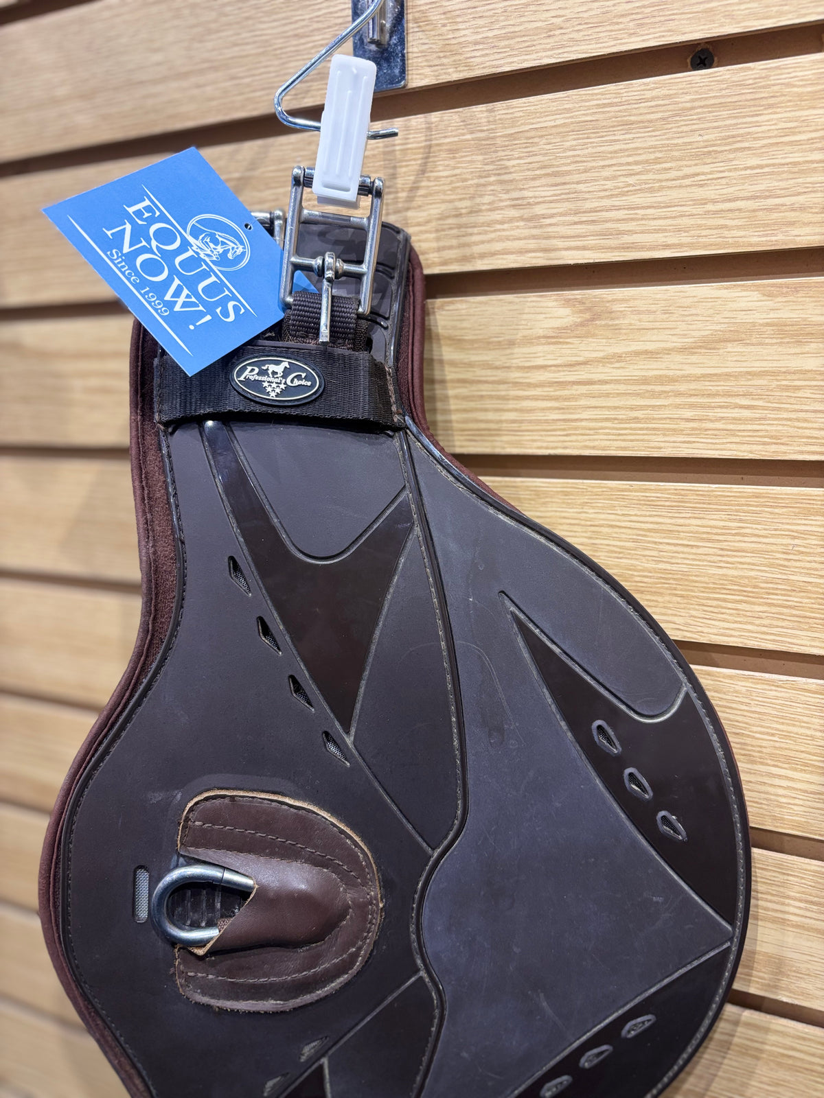 Used 22" Brown Professionals Choice Contoured Short Belly Guard Girth
