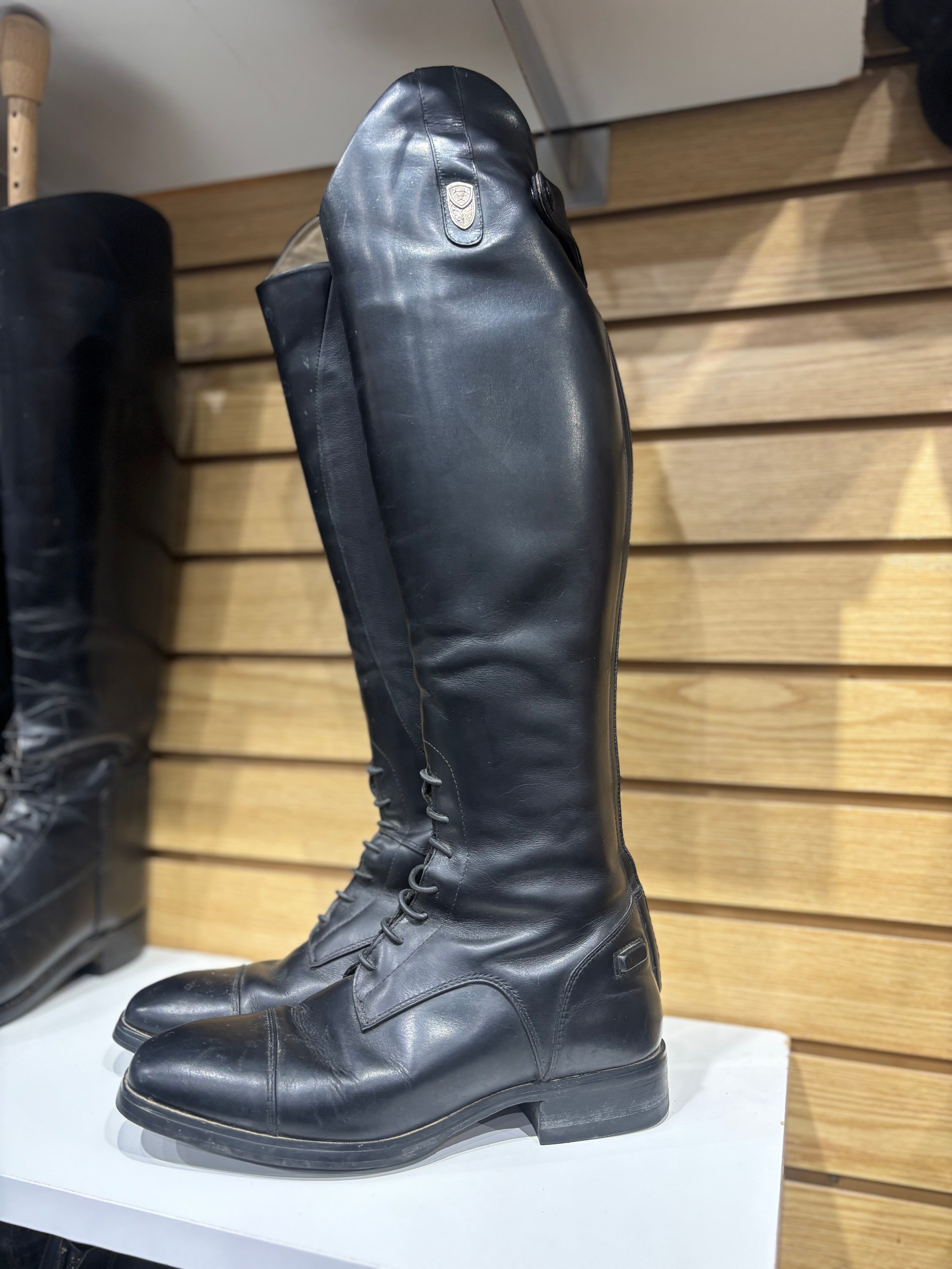 Used Ariat Monaco 6.5B Short Height Regular Calf Black